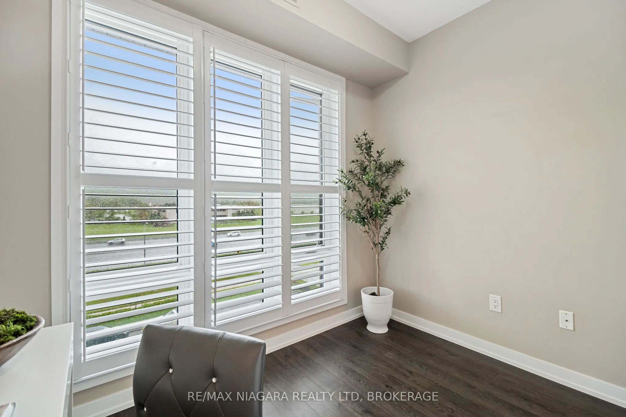 520 North Service Road #411