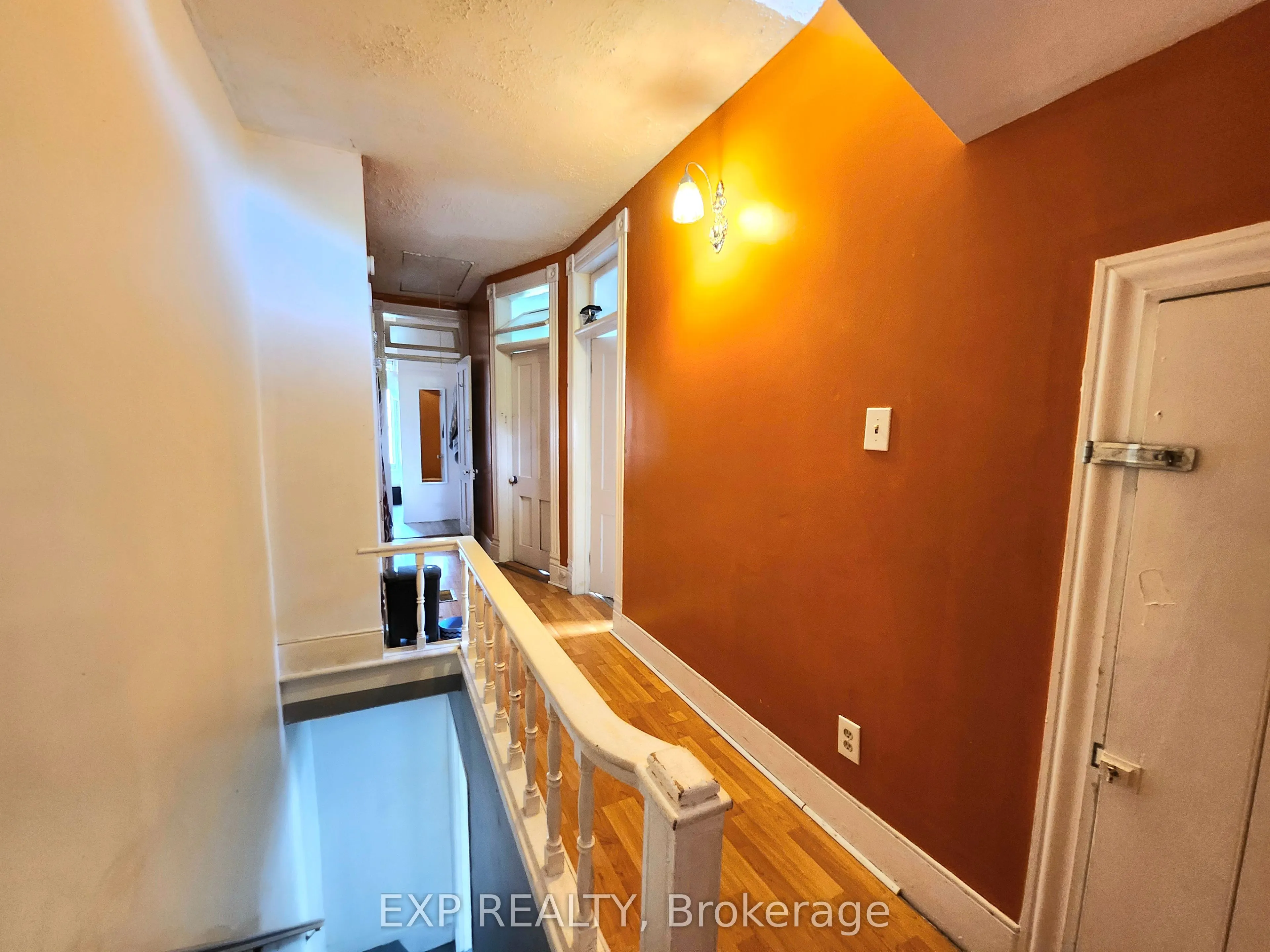 485 Dibble Street W