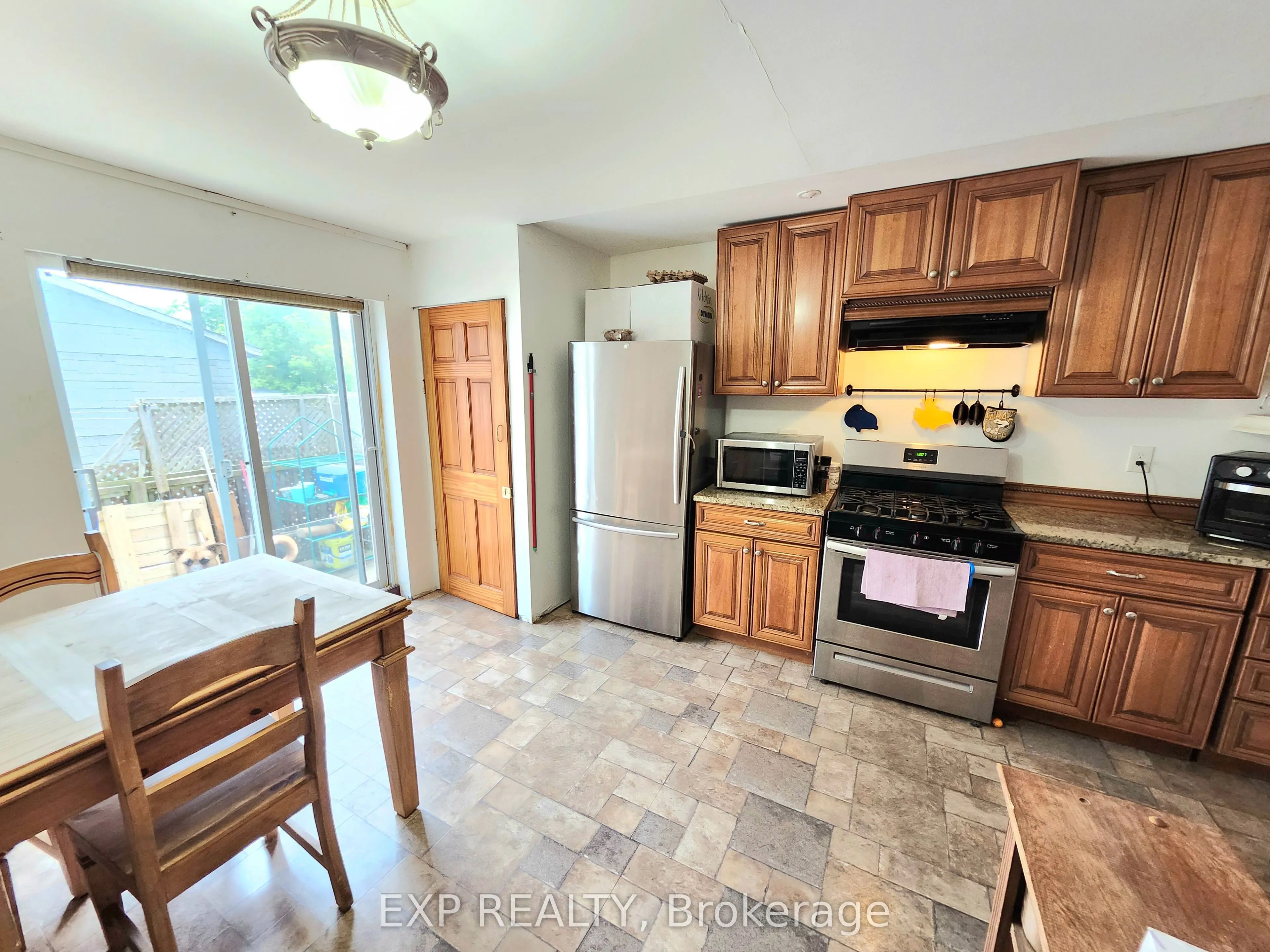 485 Dibble Street W