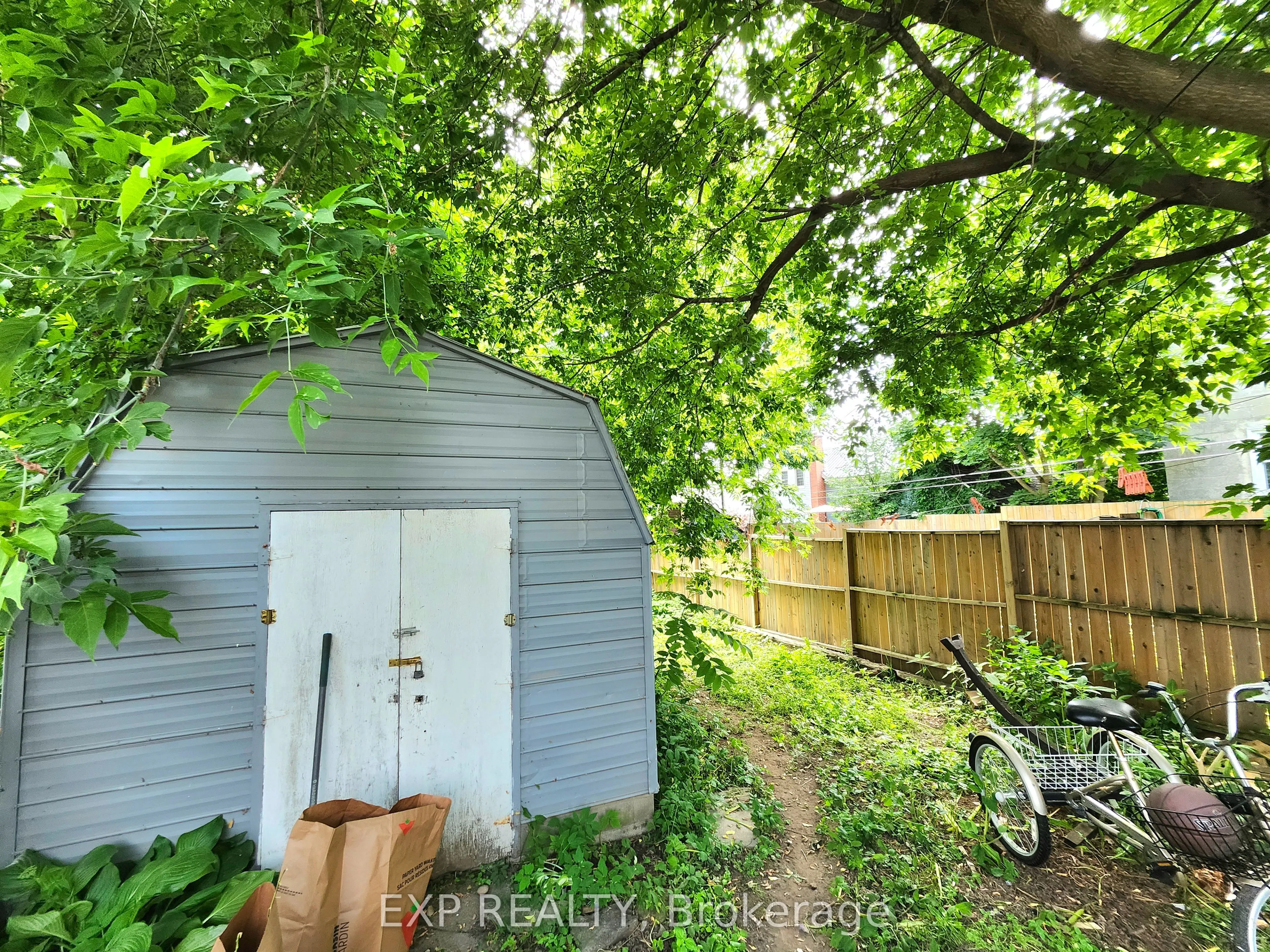 485 Dibble Street W