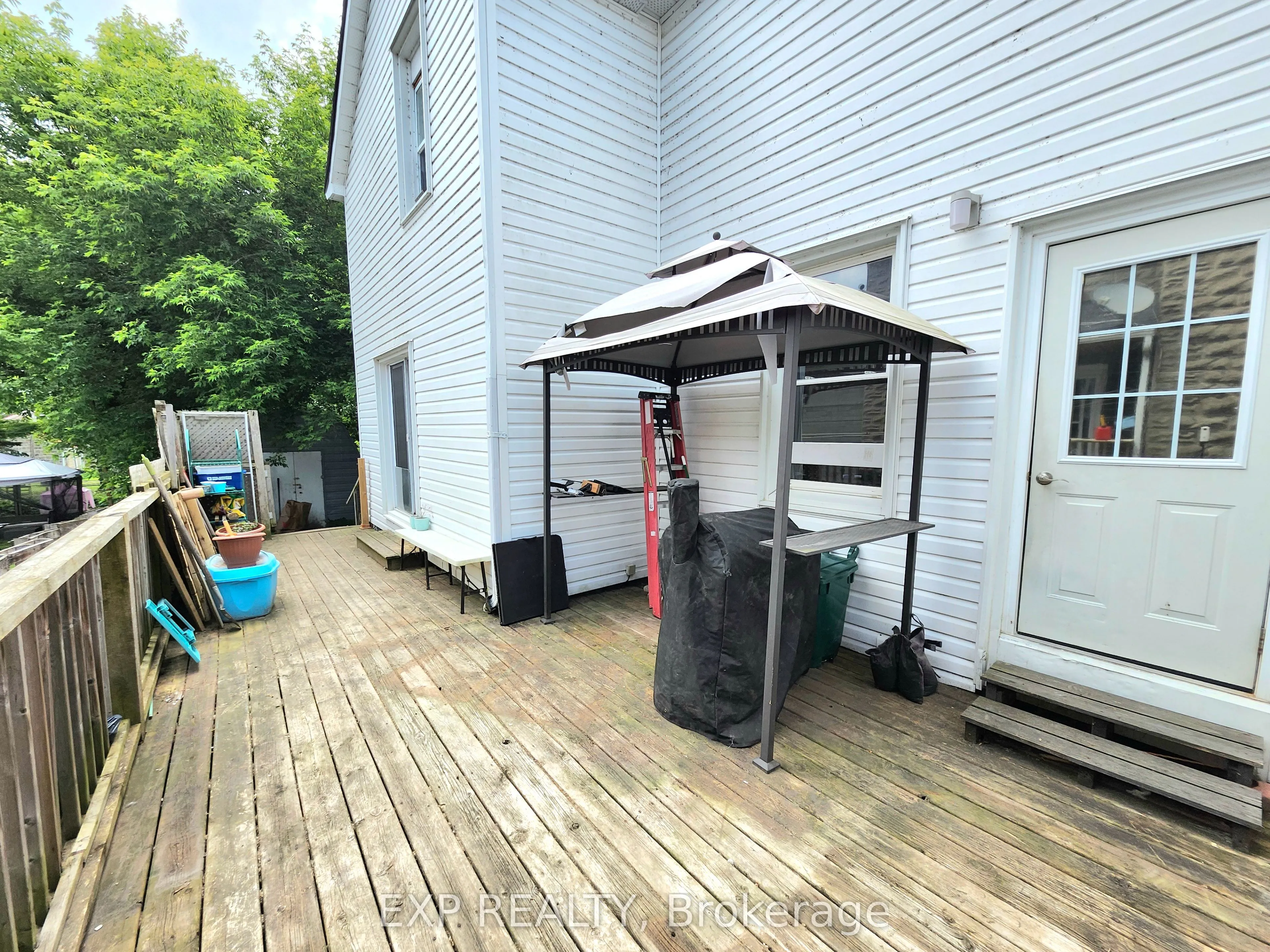 485 Dibble Street W