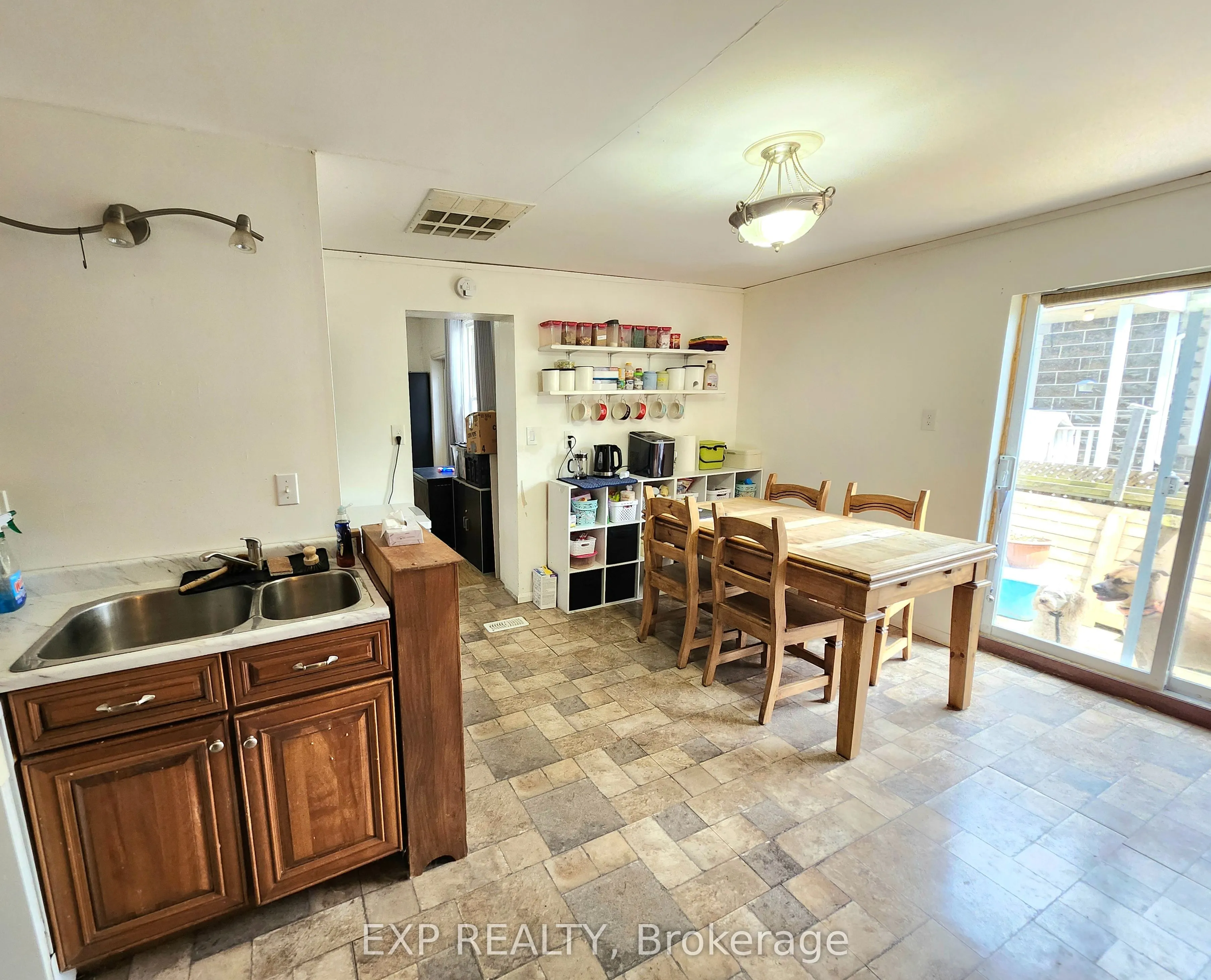 485 Dibble Street W