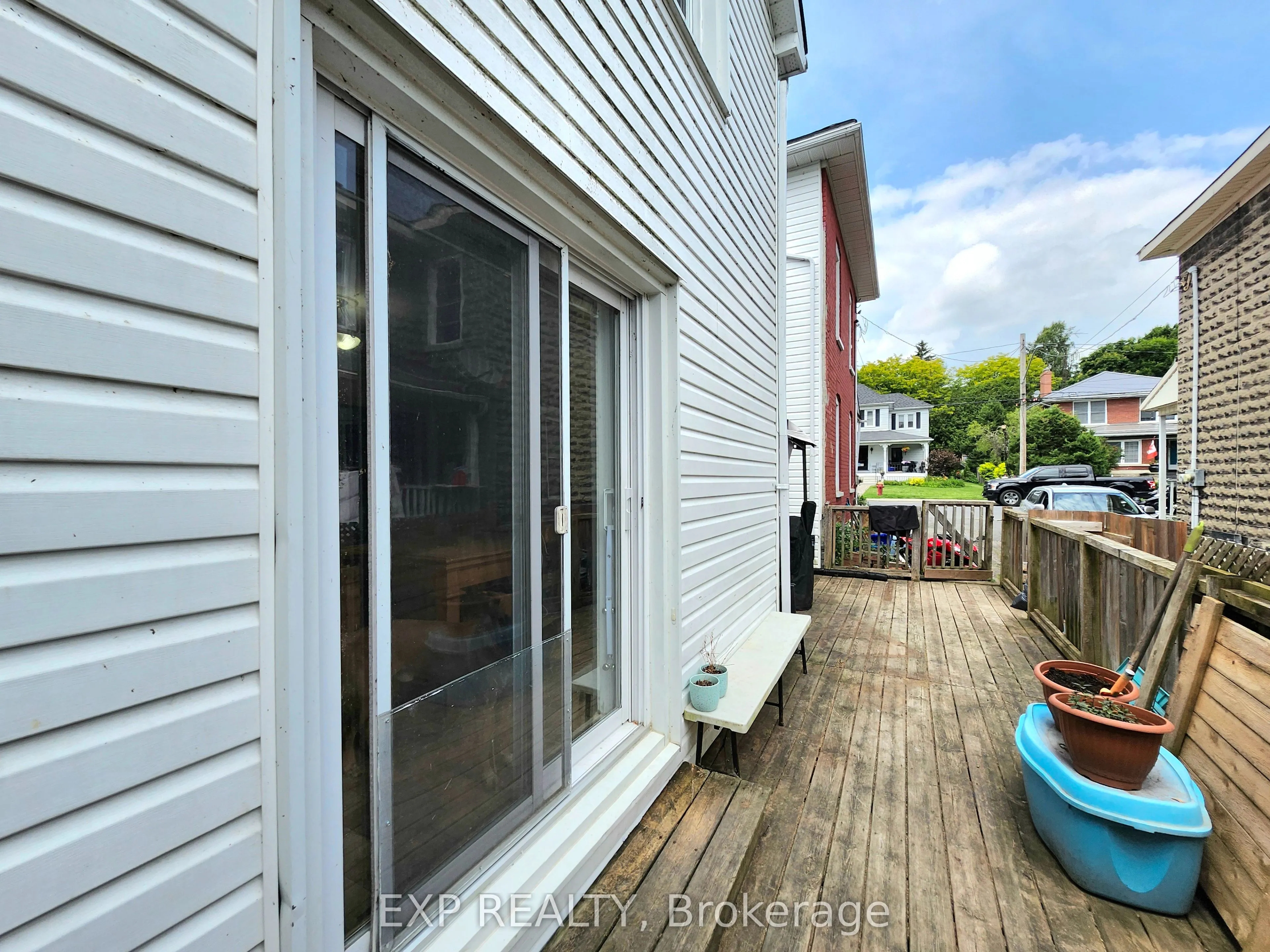 485 Dibble Street W
