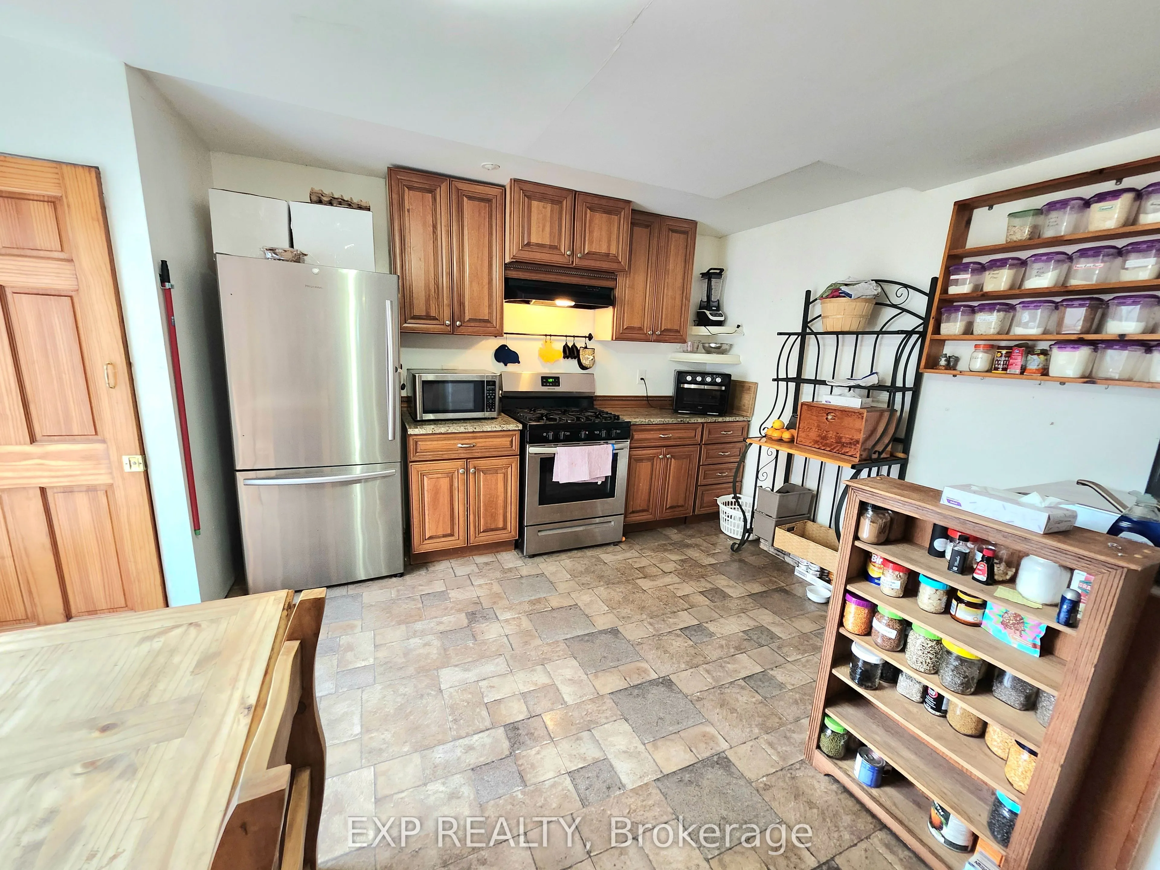 485 Dibble Street W