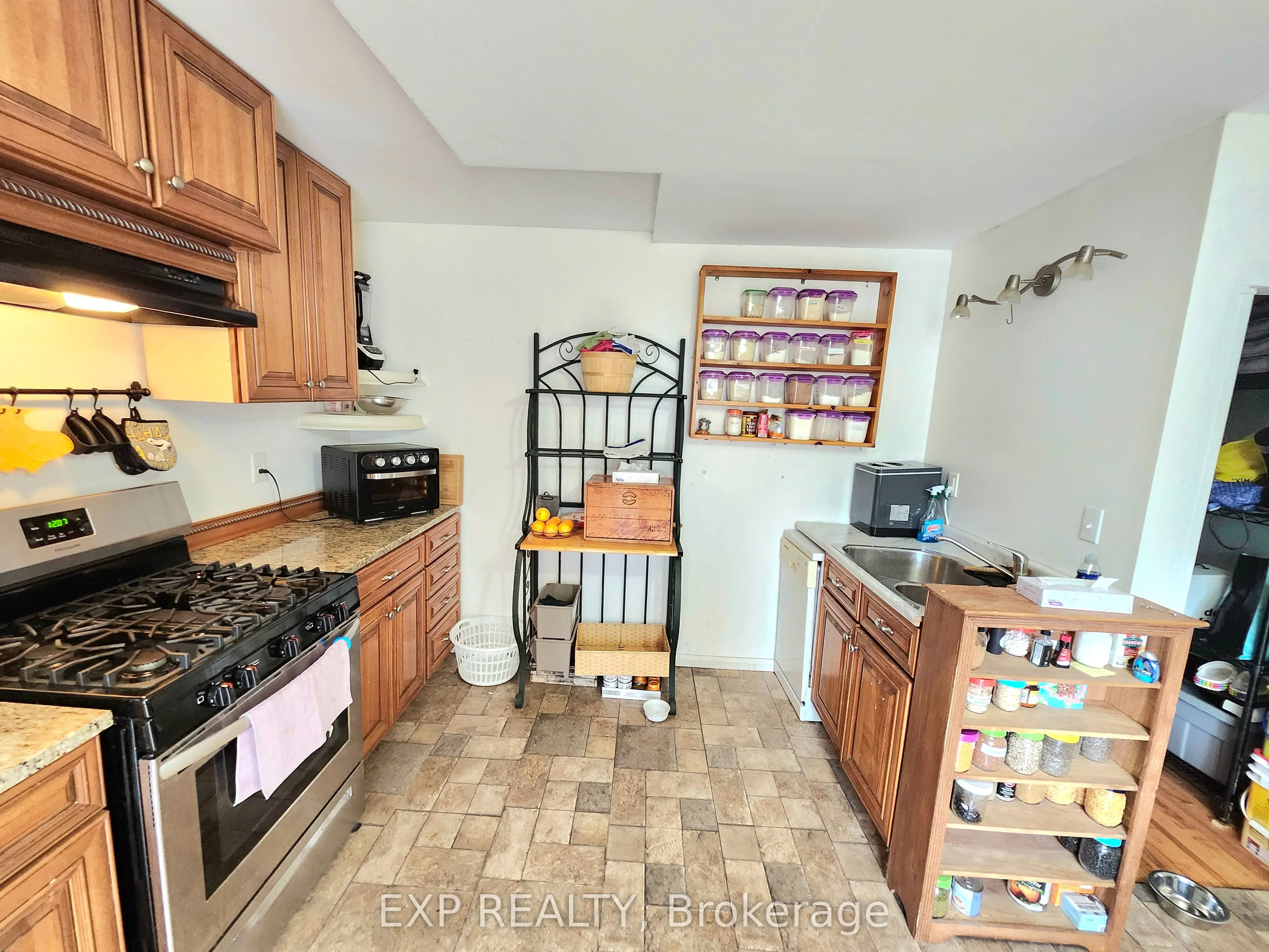 485 Dibble Street W