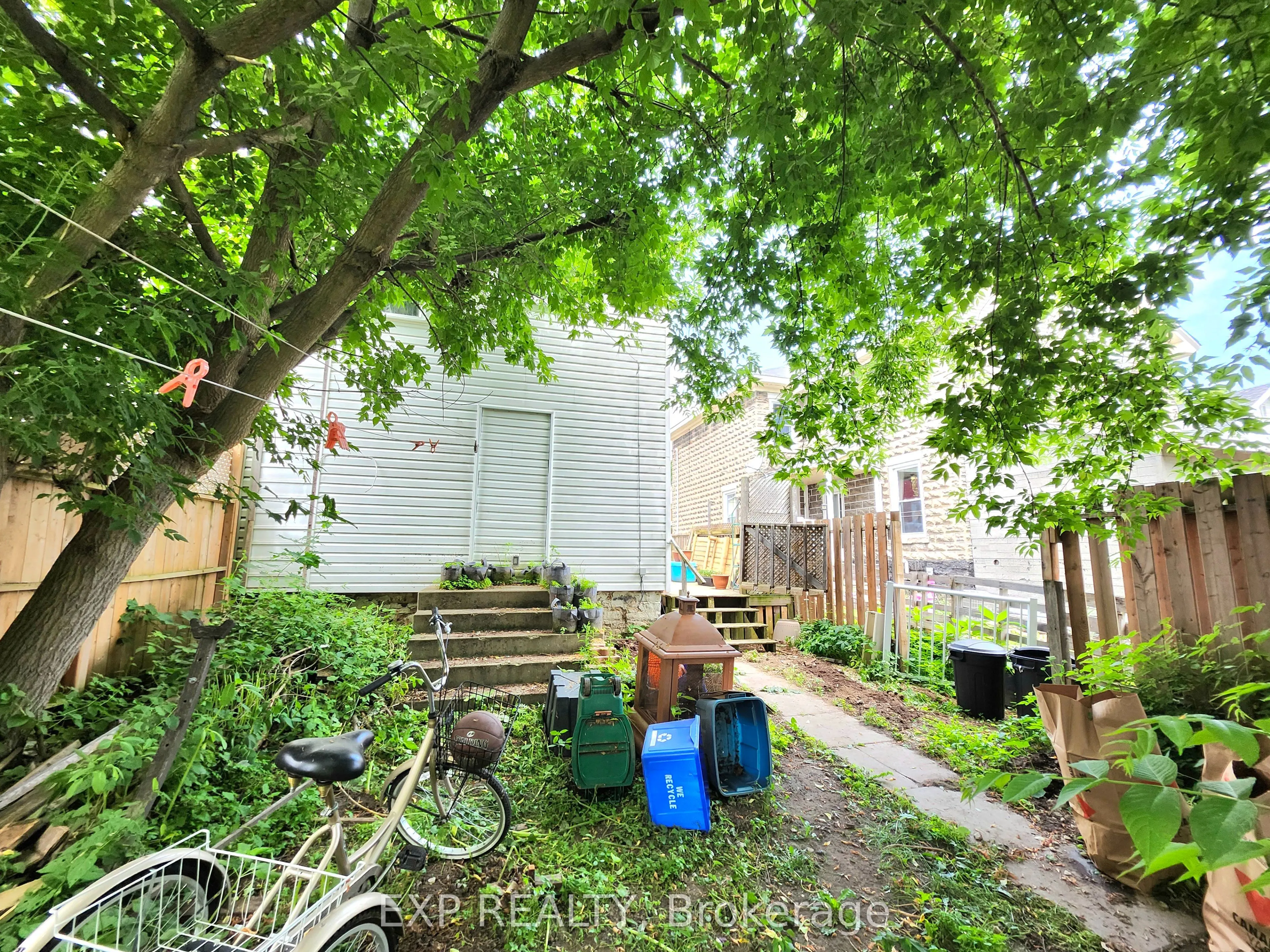 485 Dibble Street W