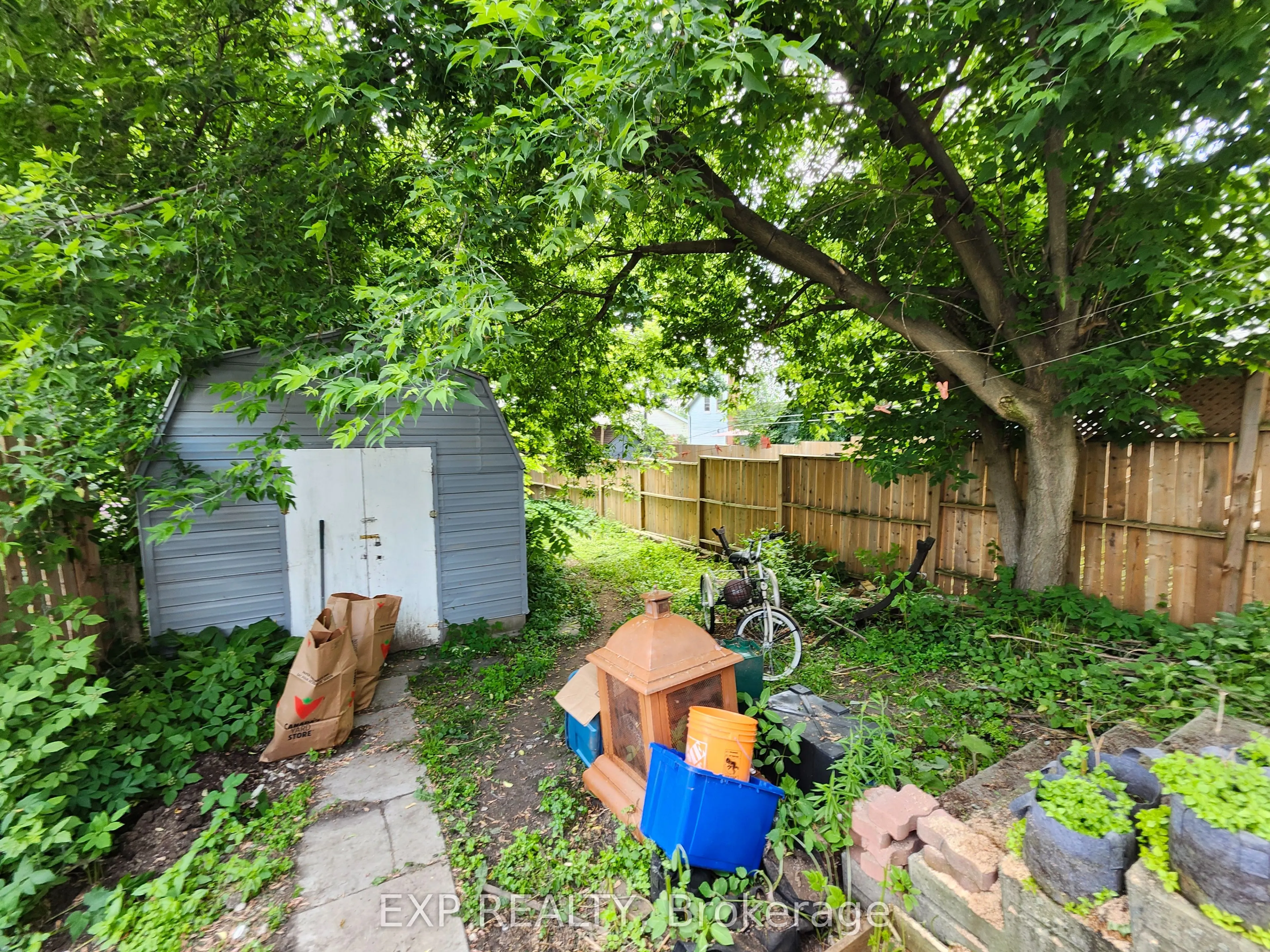 485 Dibble Street W