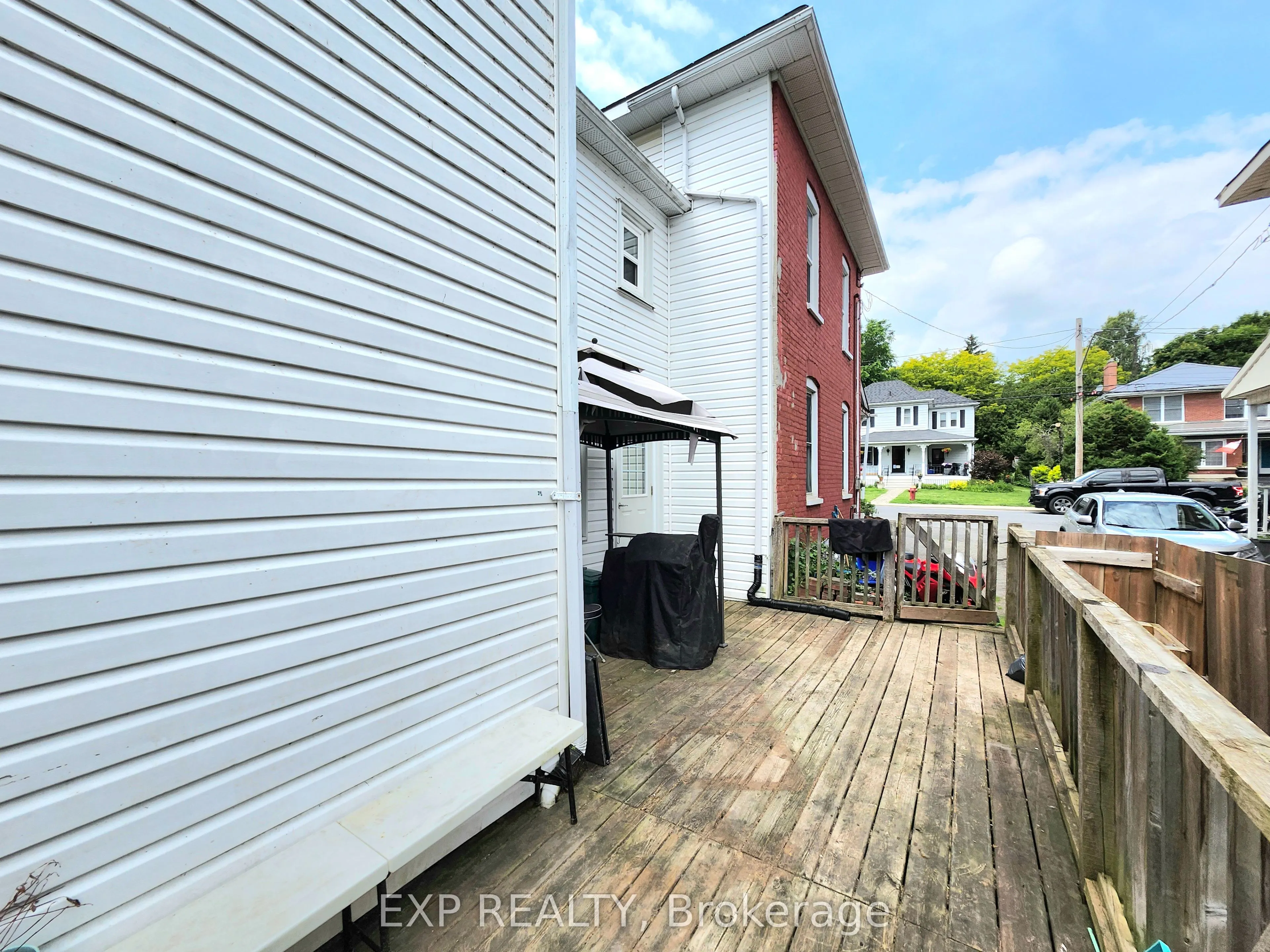 485 Dibble Street W