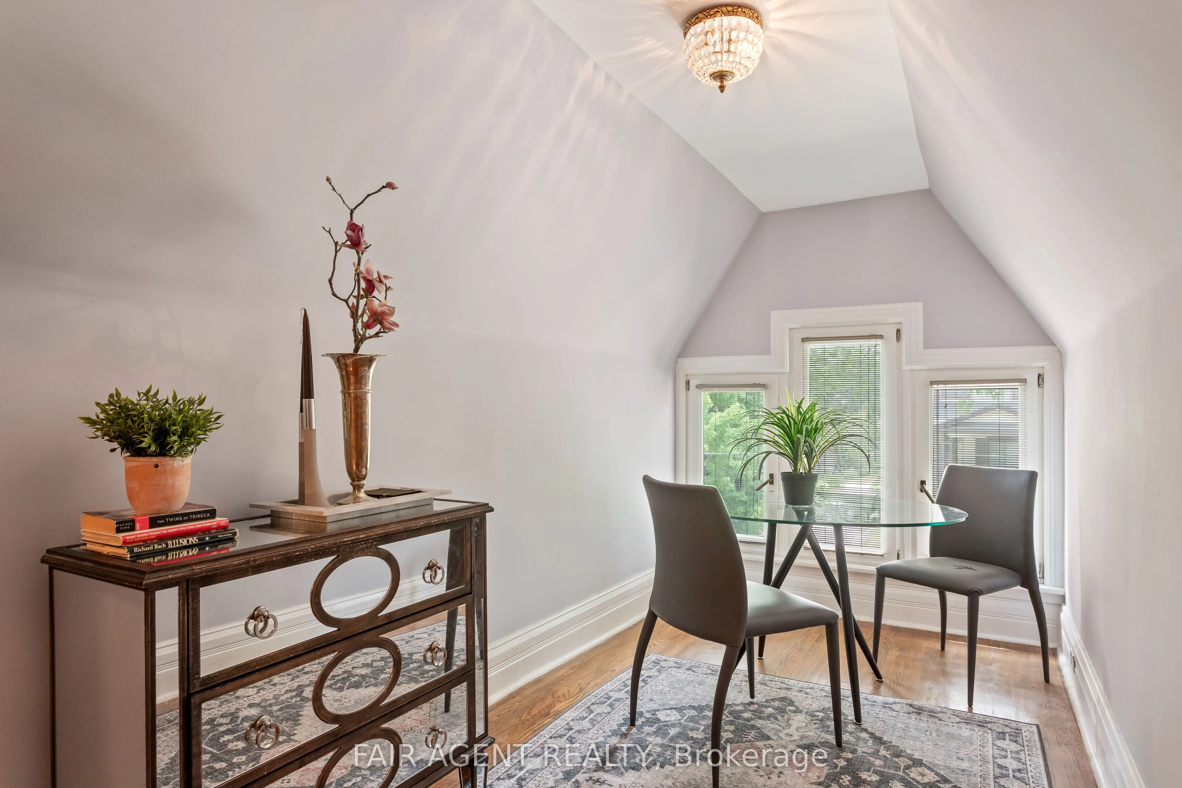 26 DALY Avenue