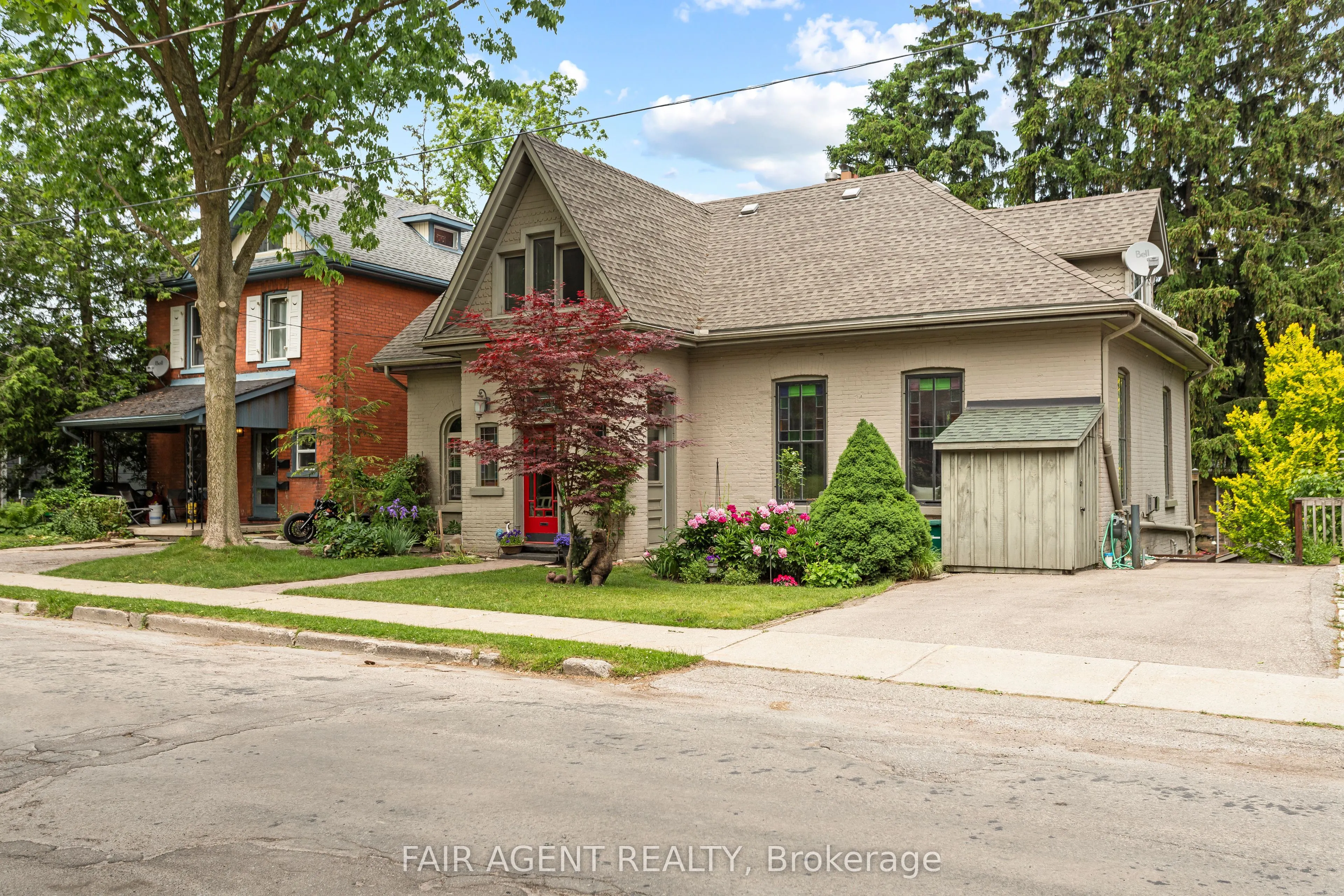 26 DALY Avenue