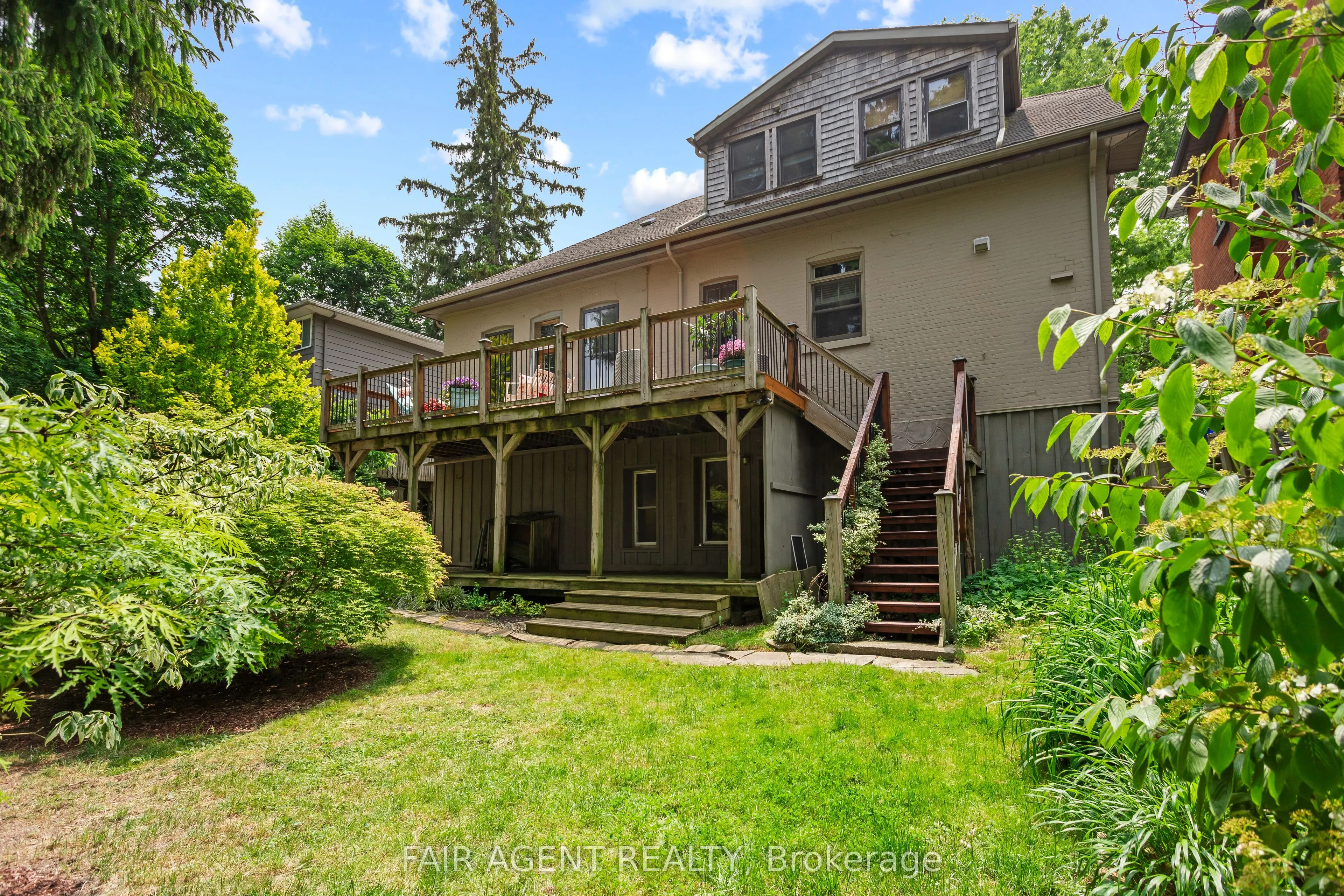 26 DALY Avenue