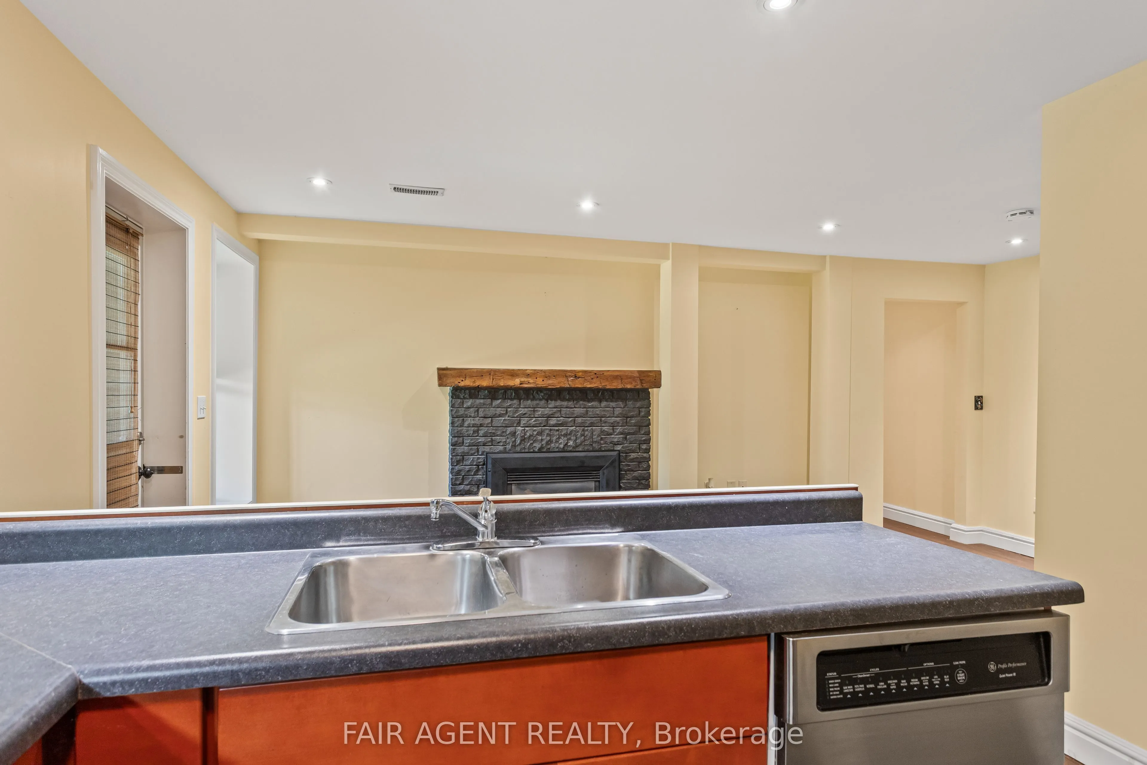 26 DALY Avenue