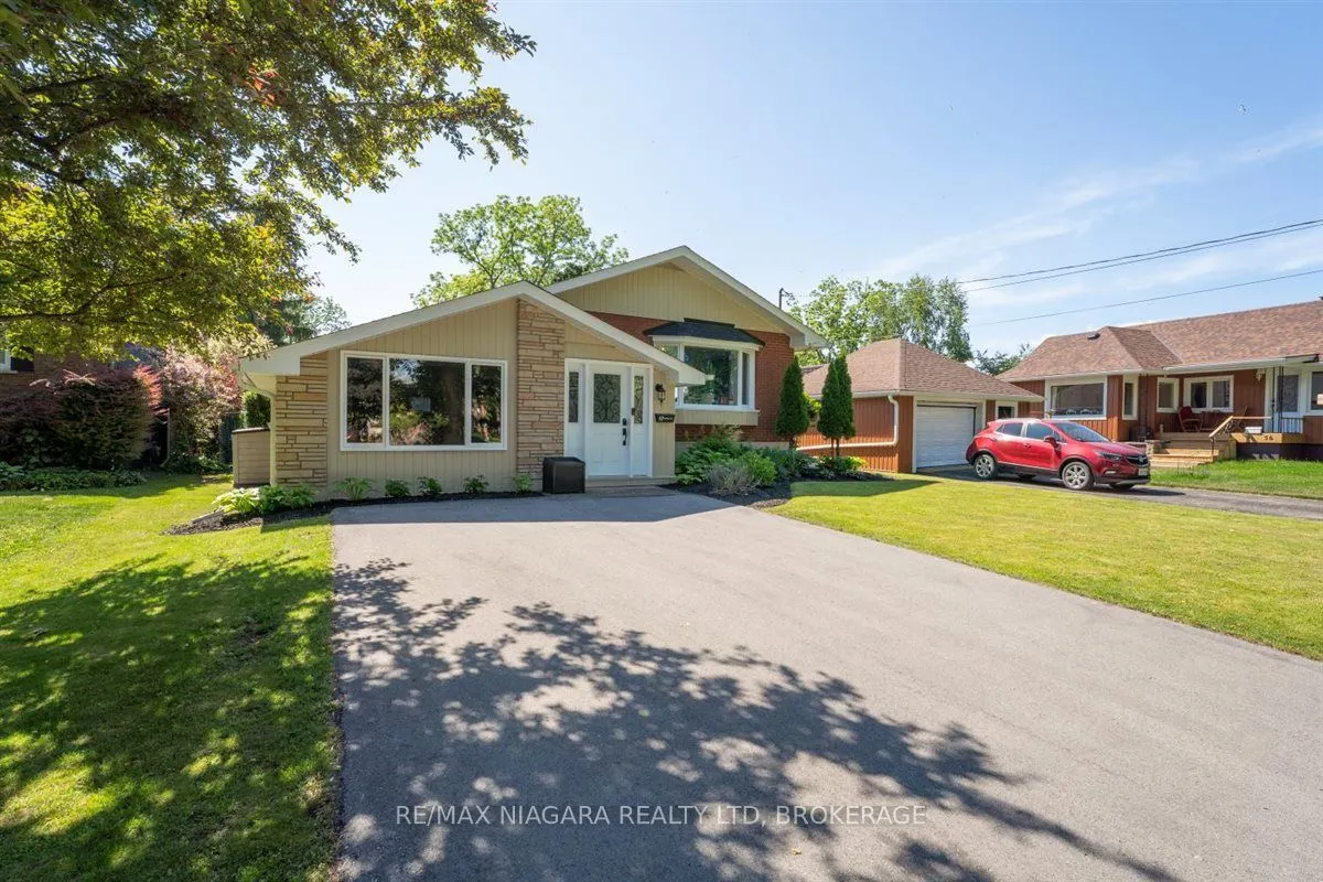 62 OAKRIDGE Crescent E
