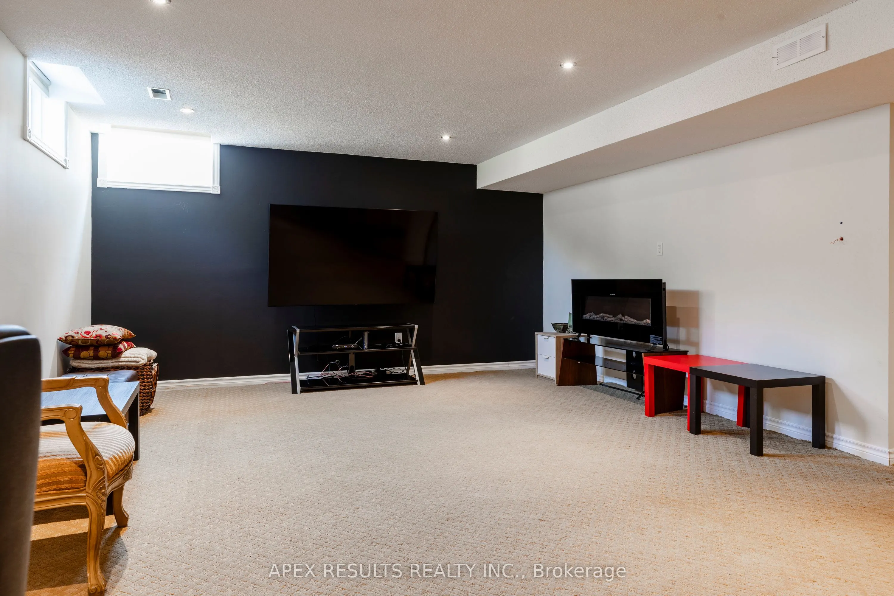 98 STONEHENGE Drive
