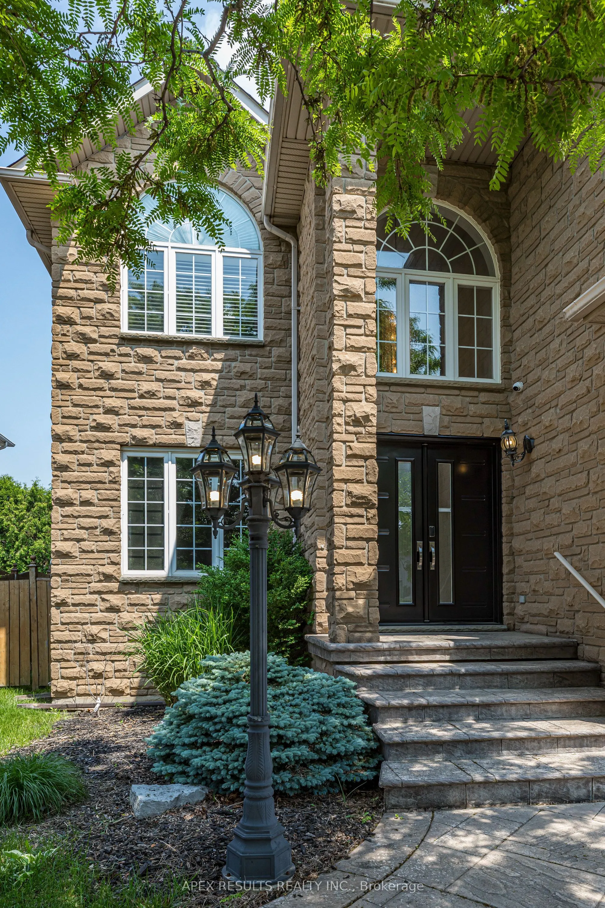98 STONEHENGE Drive