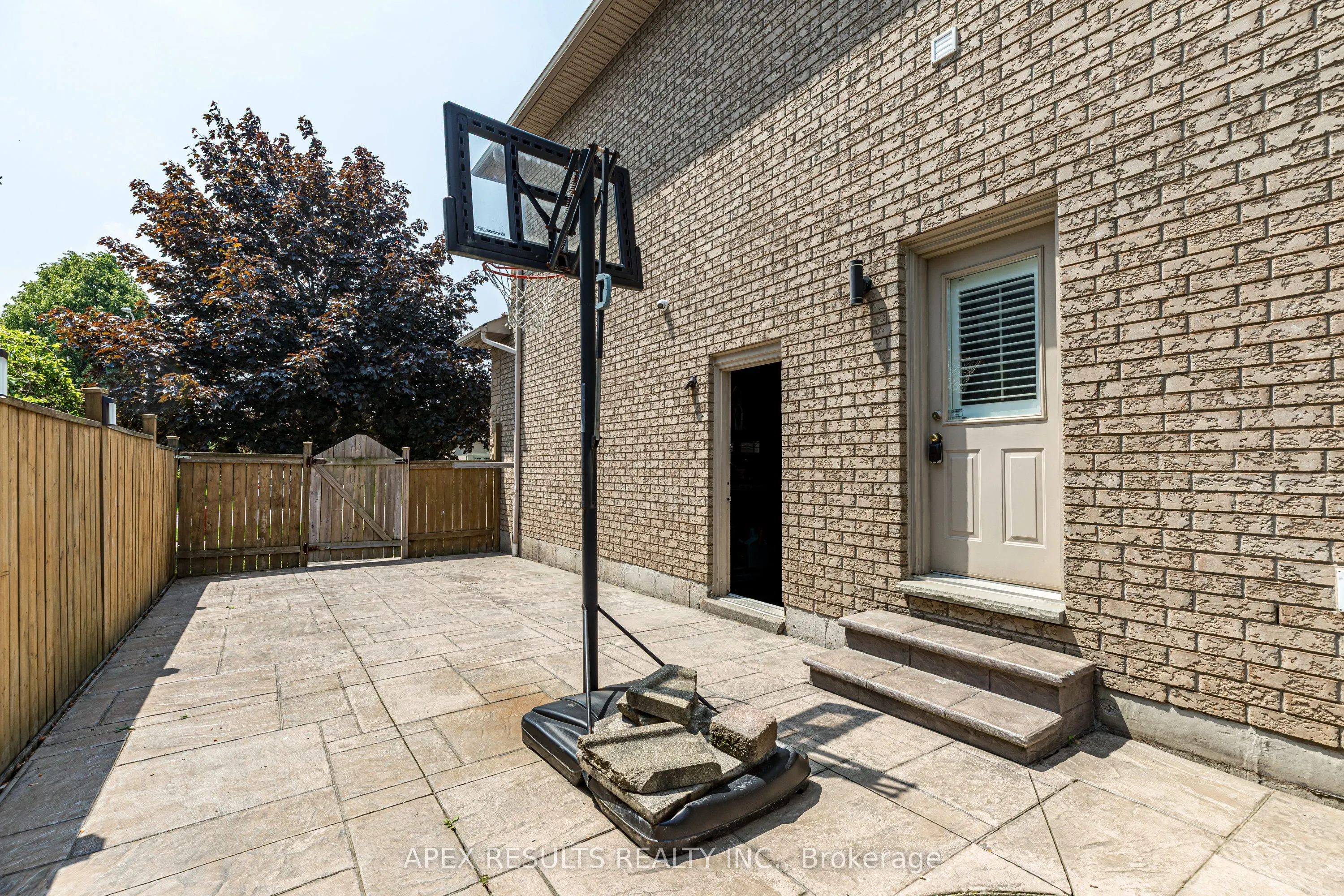 98 STONEHENGE Drive