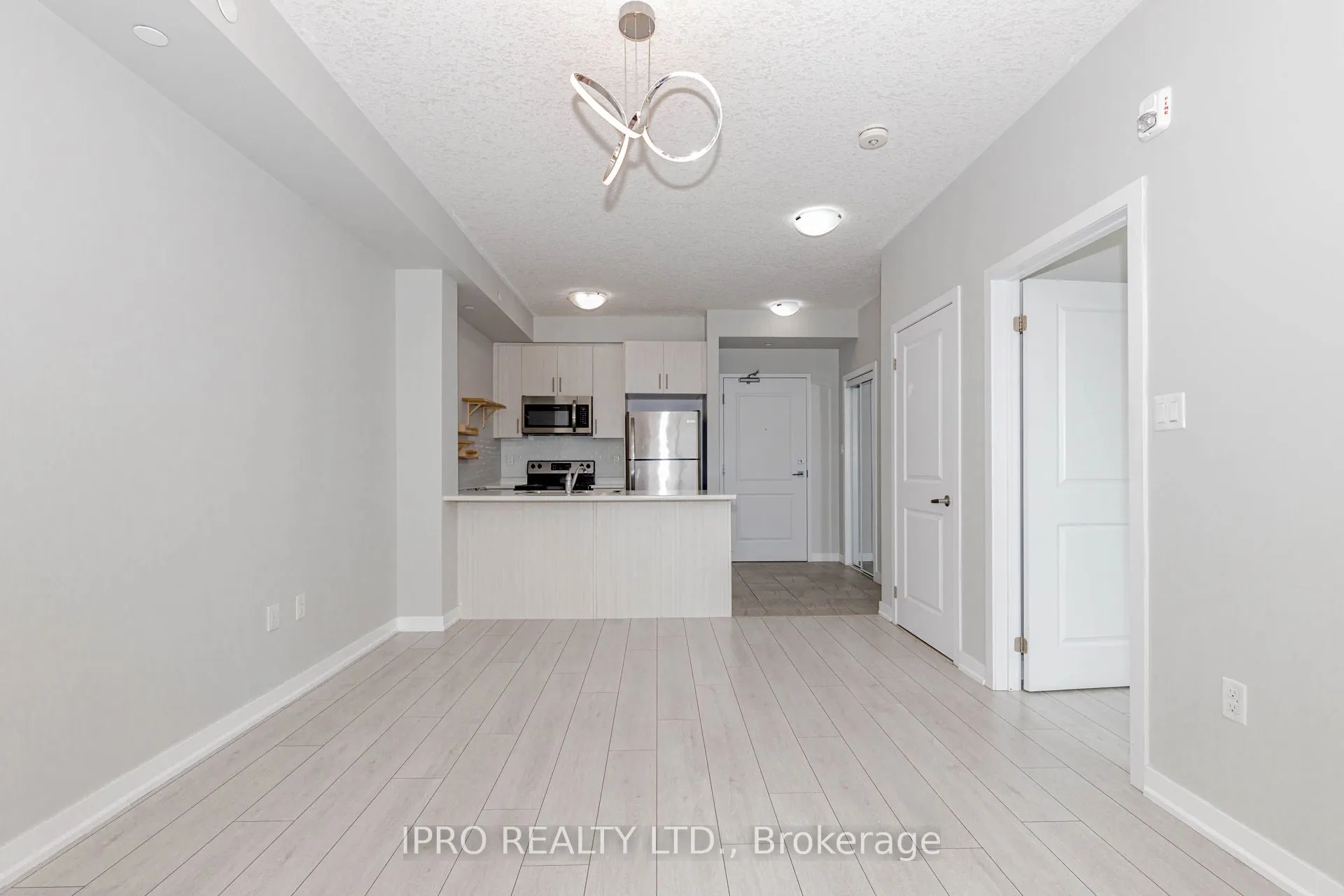 101 Shoreview Place, #326