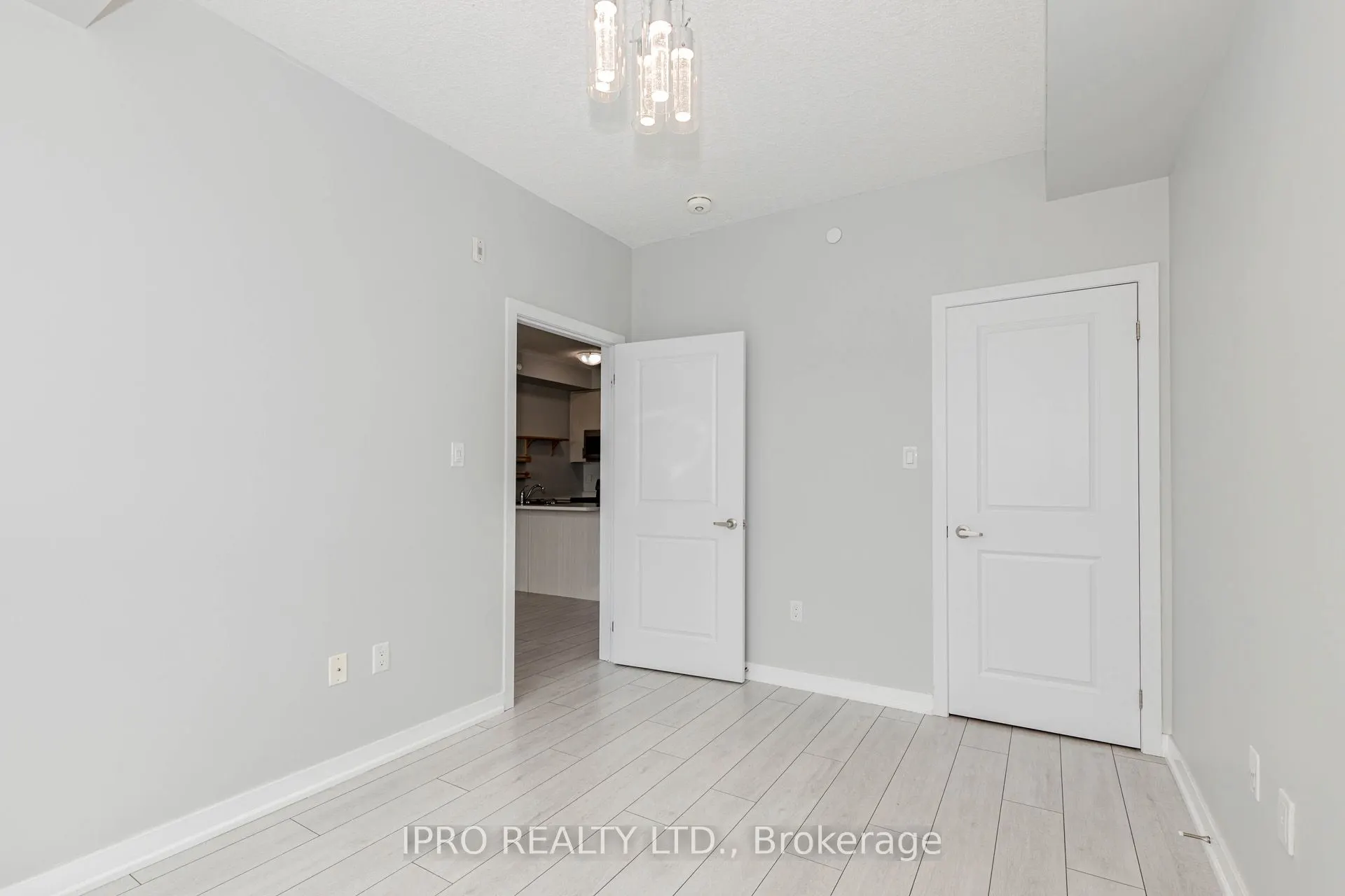 101 Shoreview Place, #326