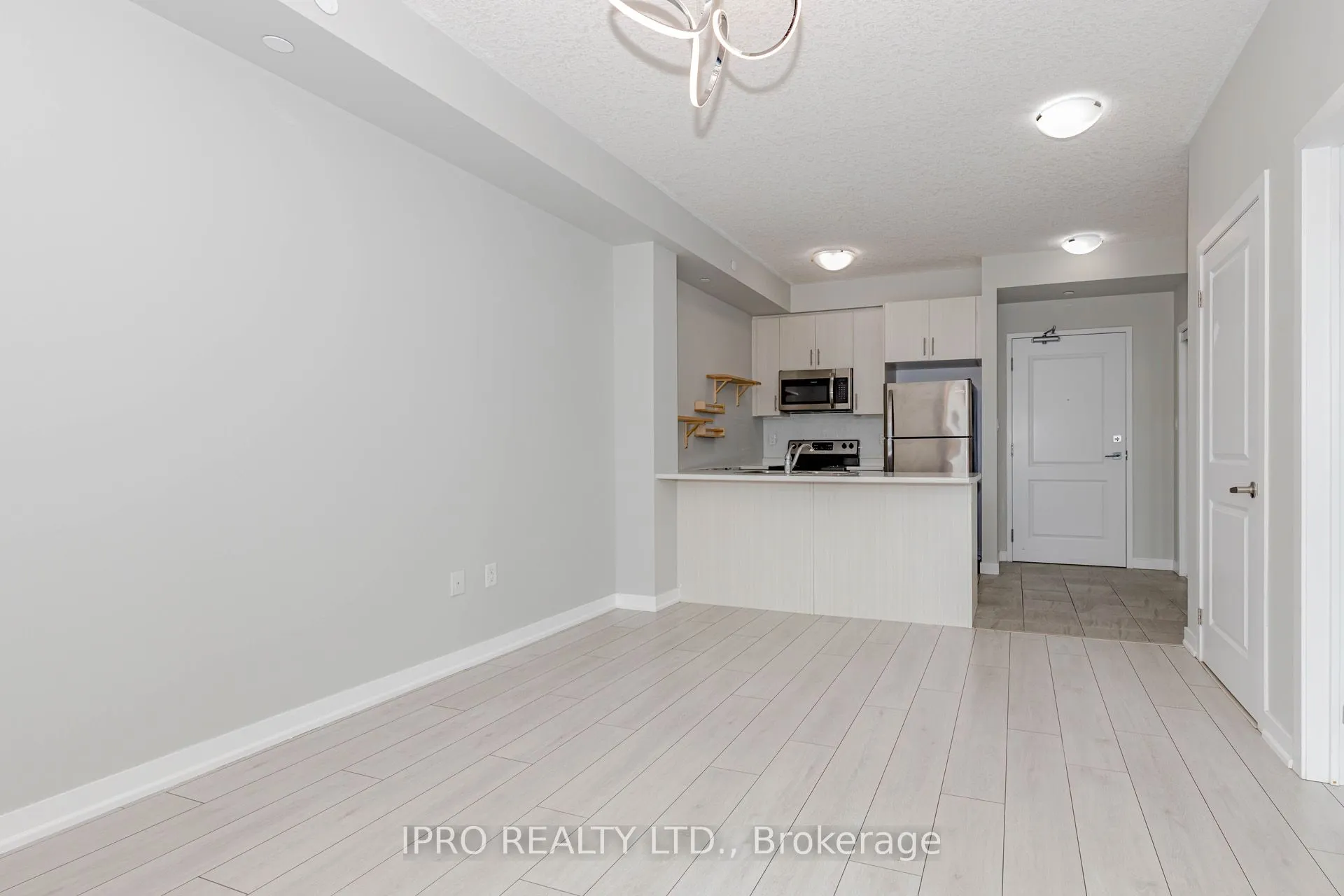 101 Shoreview Place, #326