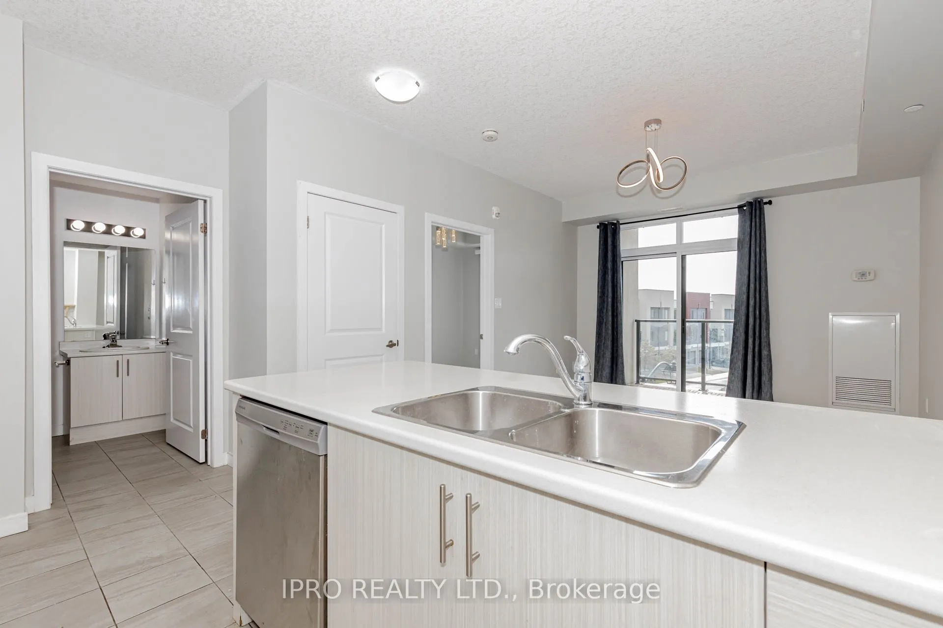101 Shoreview Place, #326