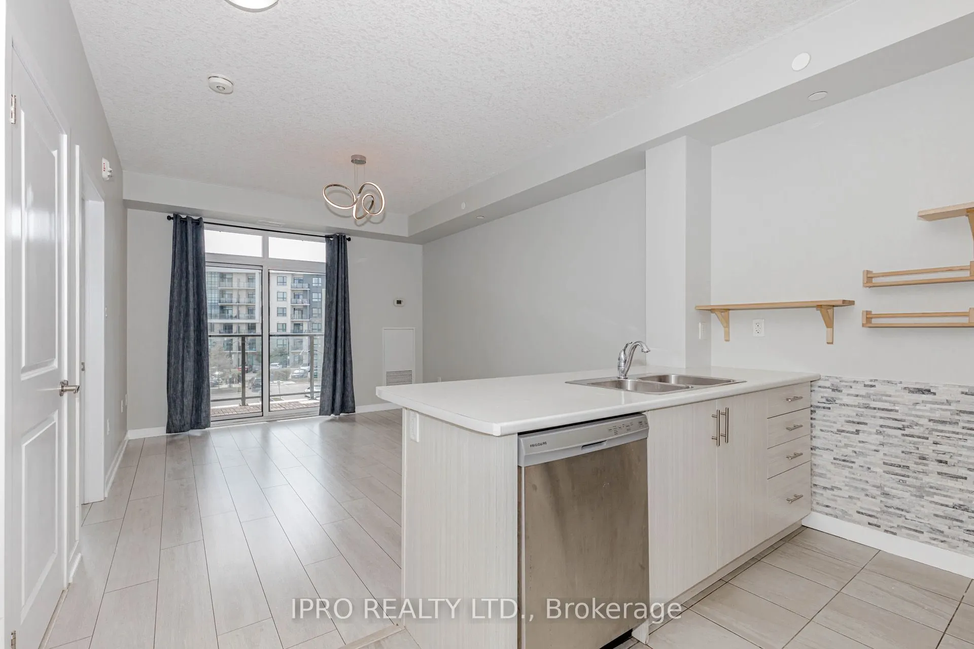 101 Shoreview Place, #326