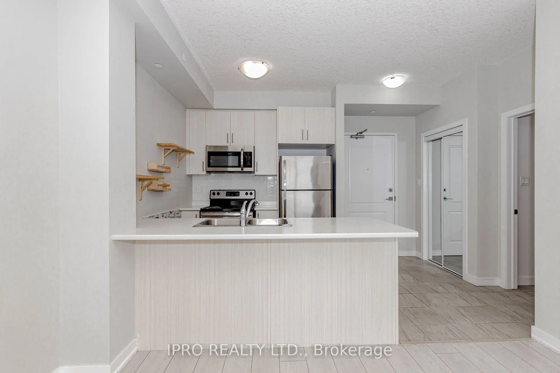 101 Shoreview Place, #326