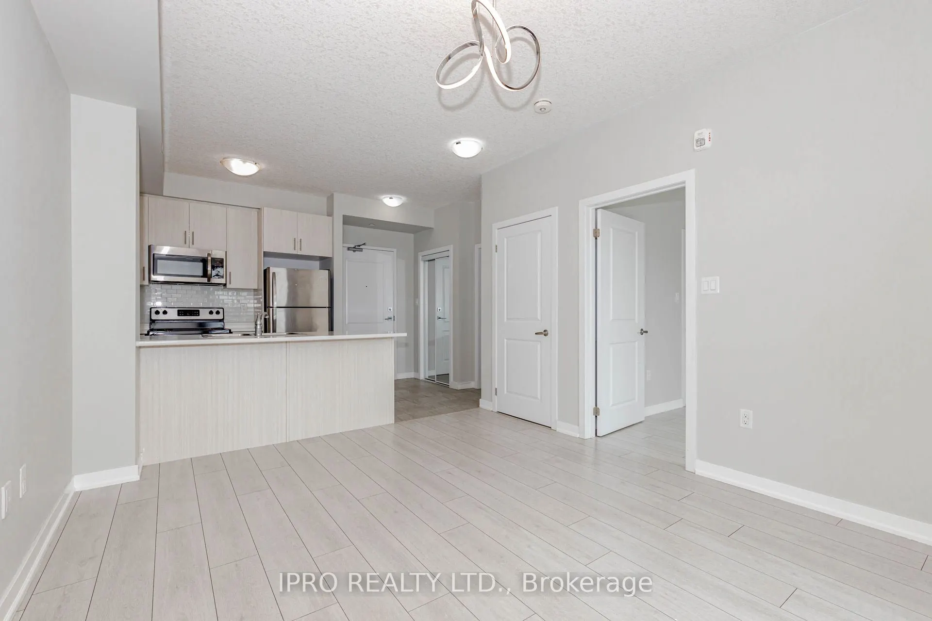 101 Shoreview Place, #326