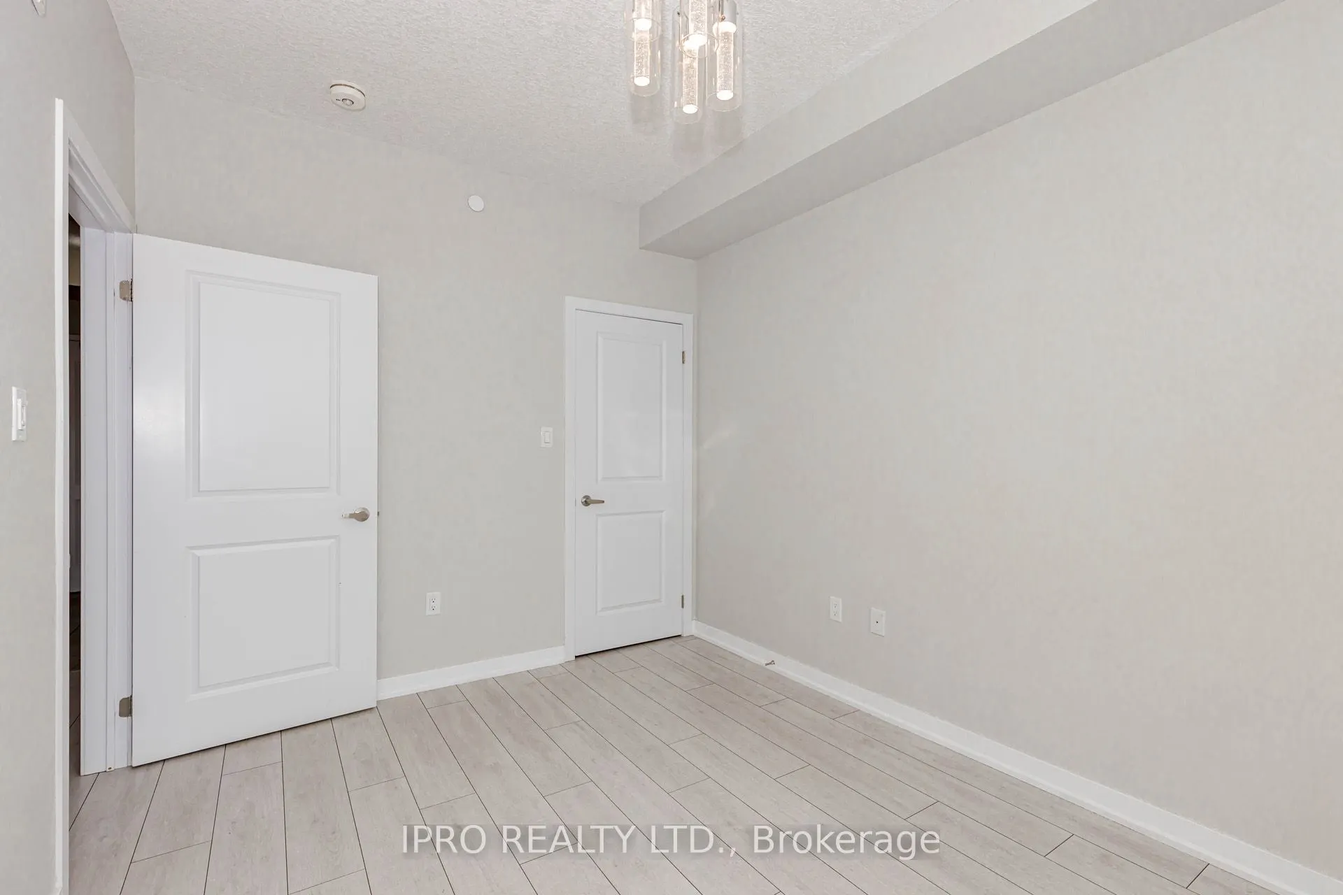 101 Shoreview Place, #326