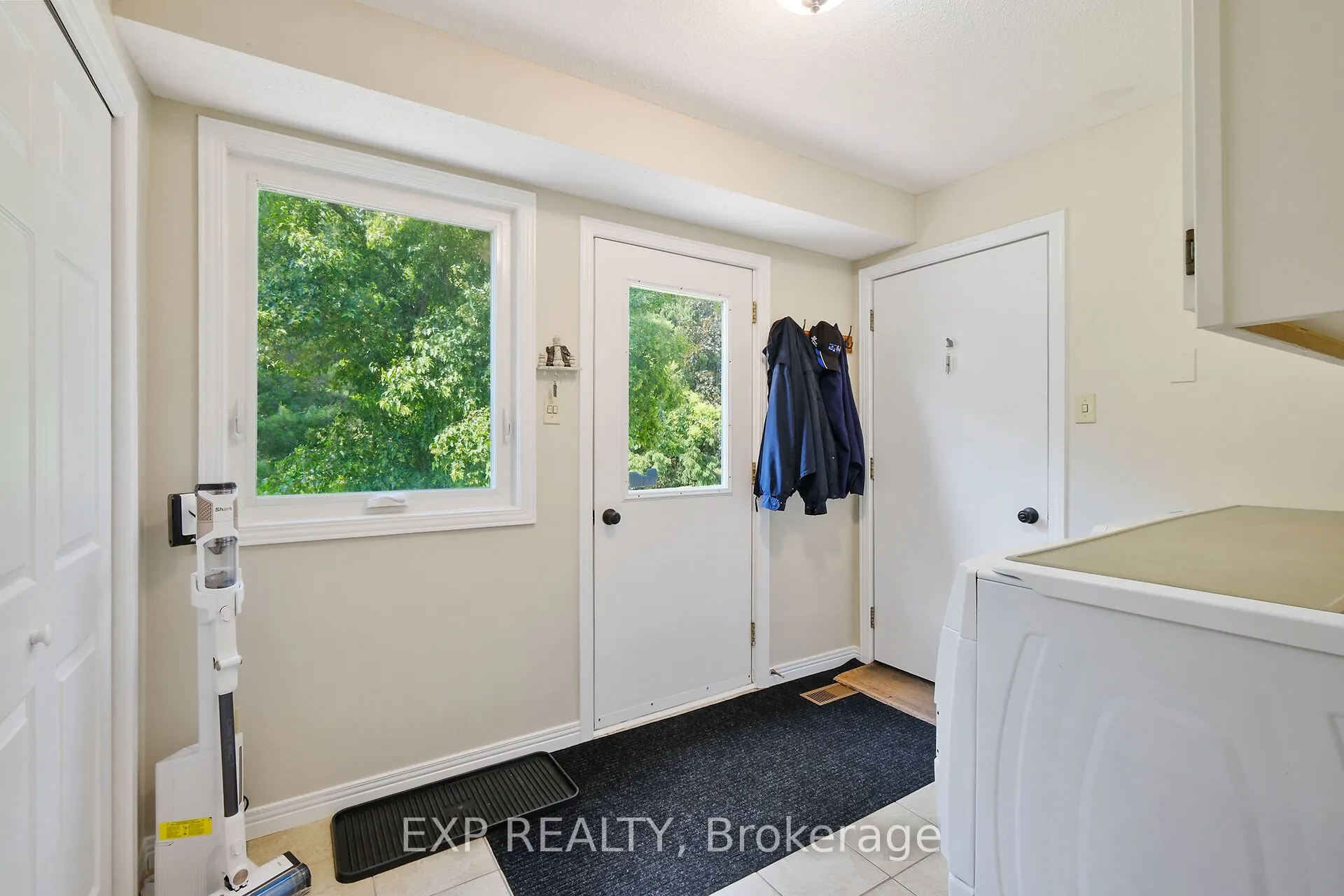 1376 MacDonald Road