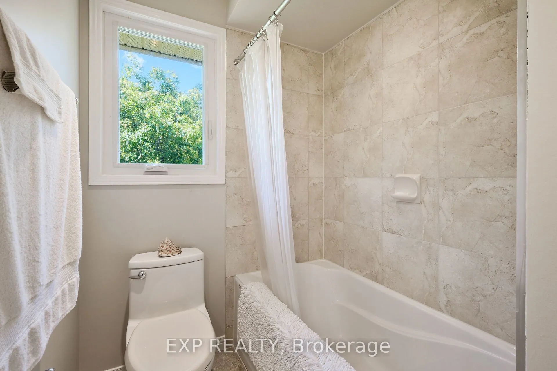 1376 MacDonald Road
