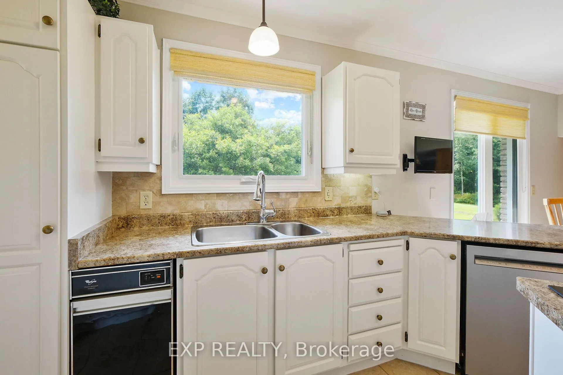 1376 MacDonald Road
