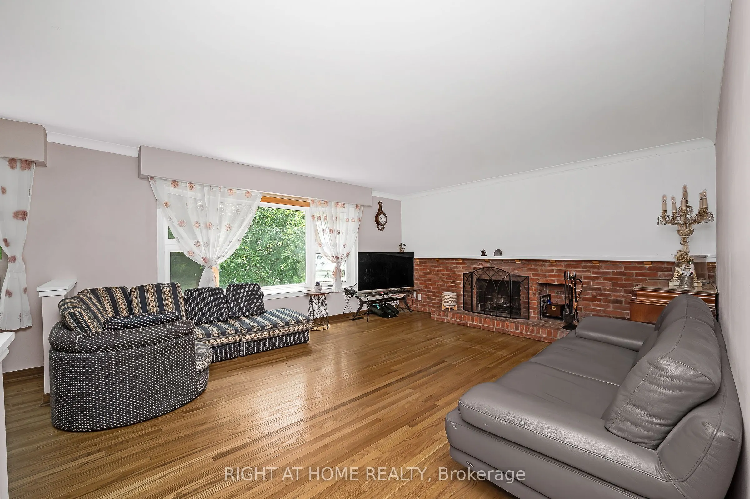 85 Robinhood Drive