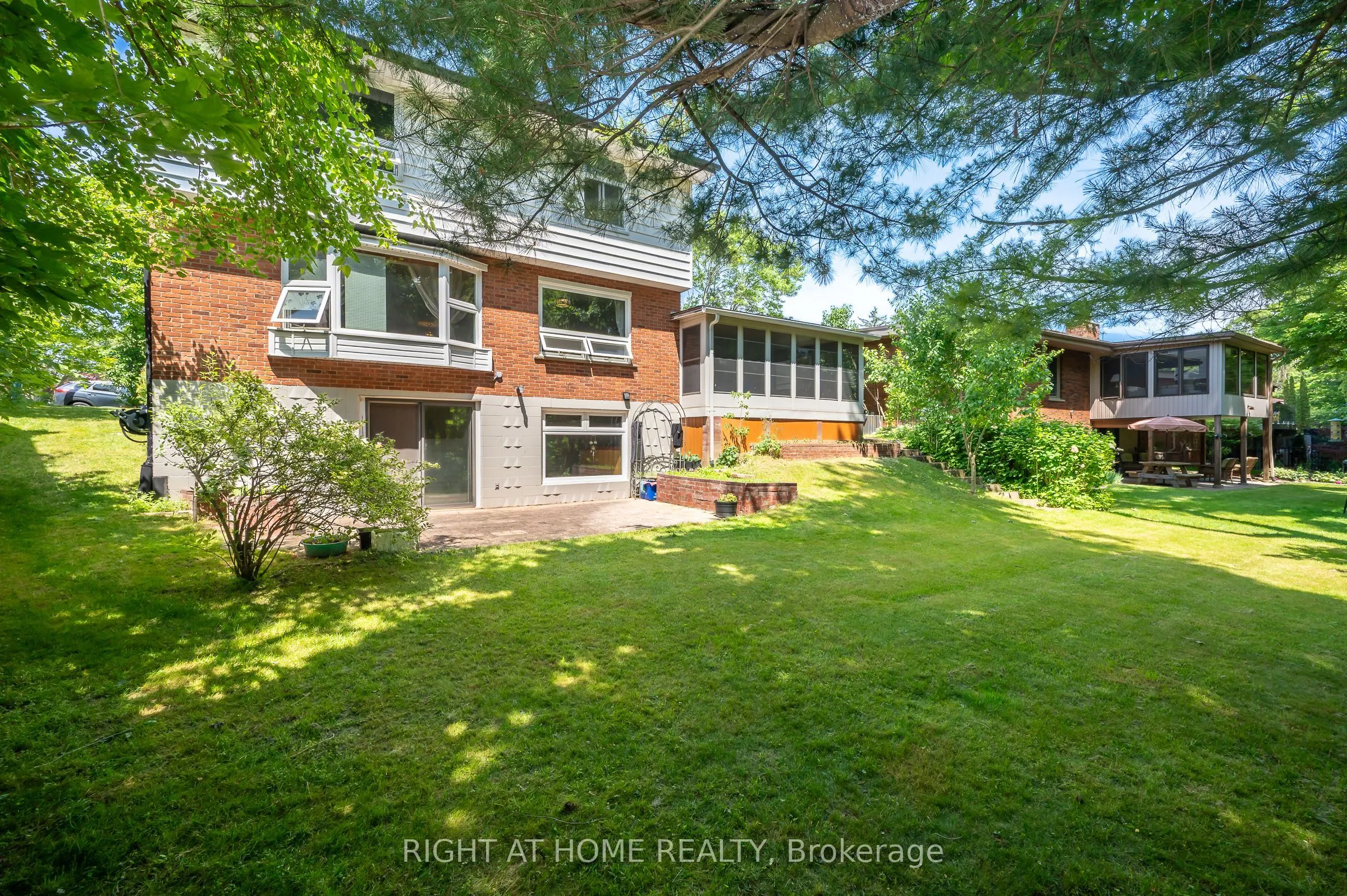 85 Robinhood Drive