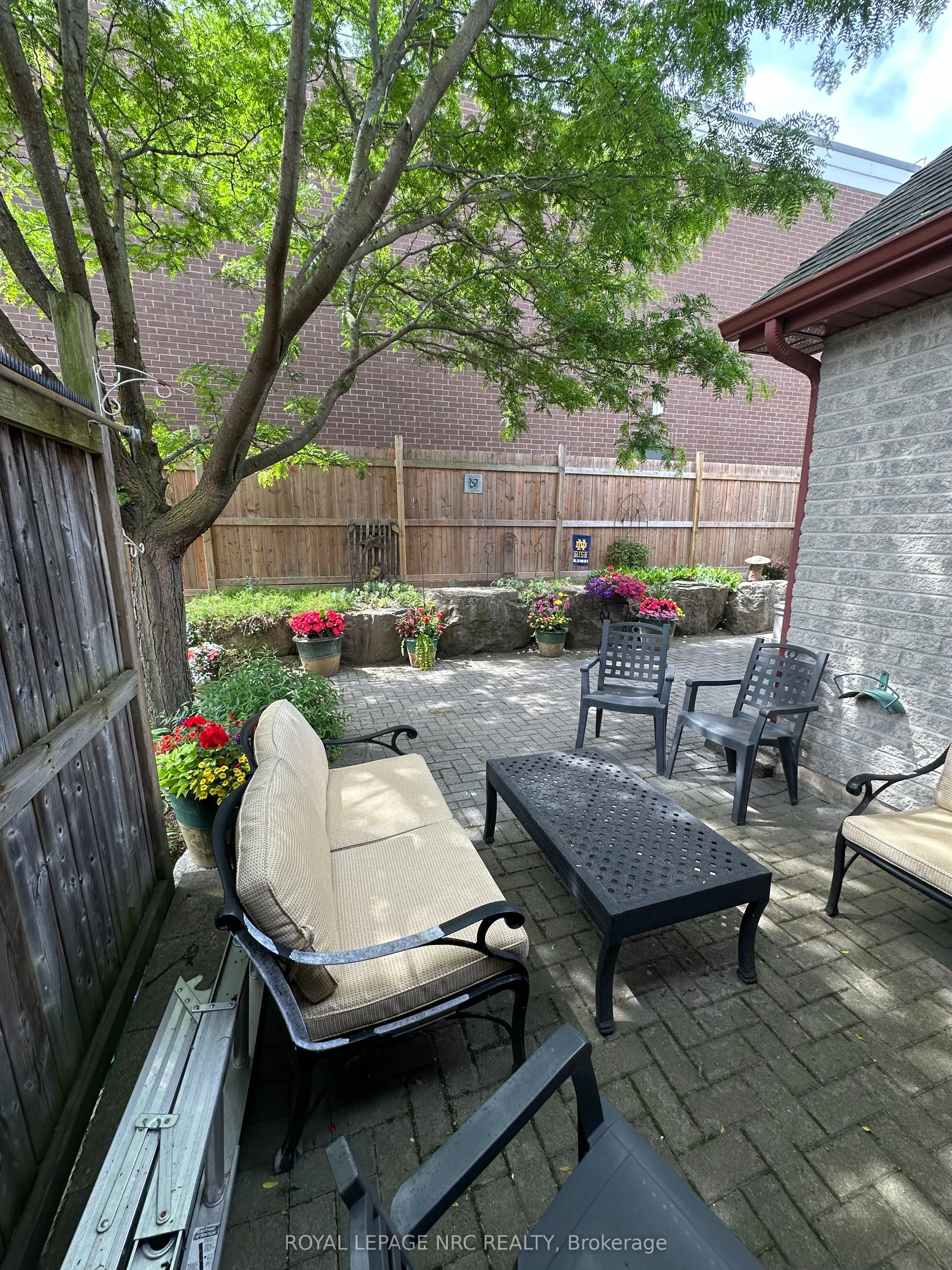 10 PINE Street N, #2