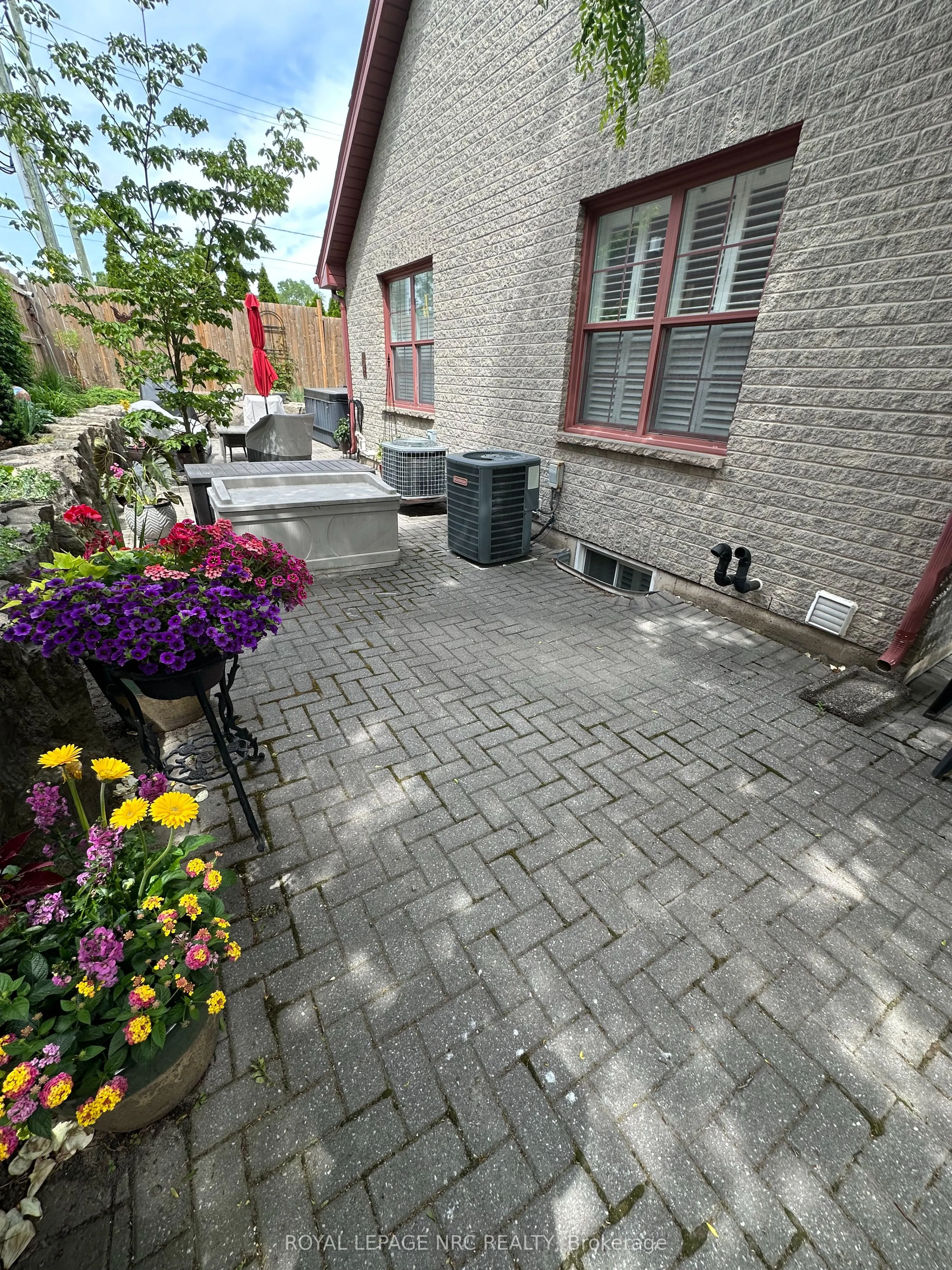 10 PINE Street N, #2