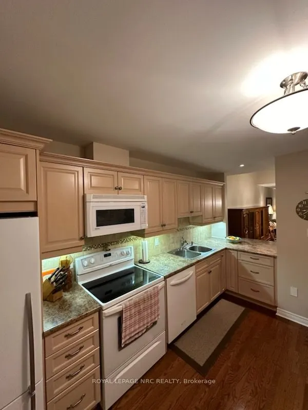 10 PINE Street N, #2