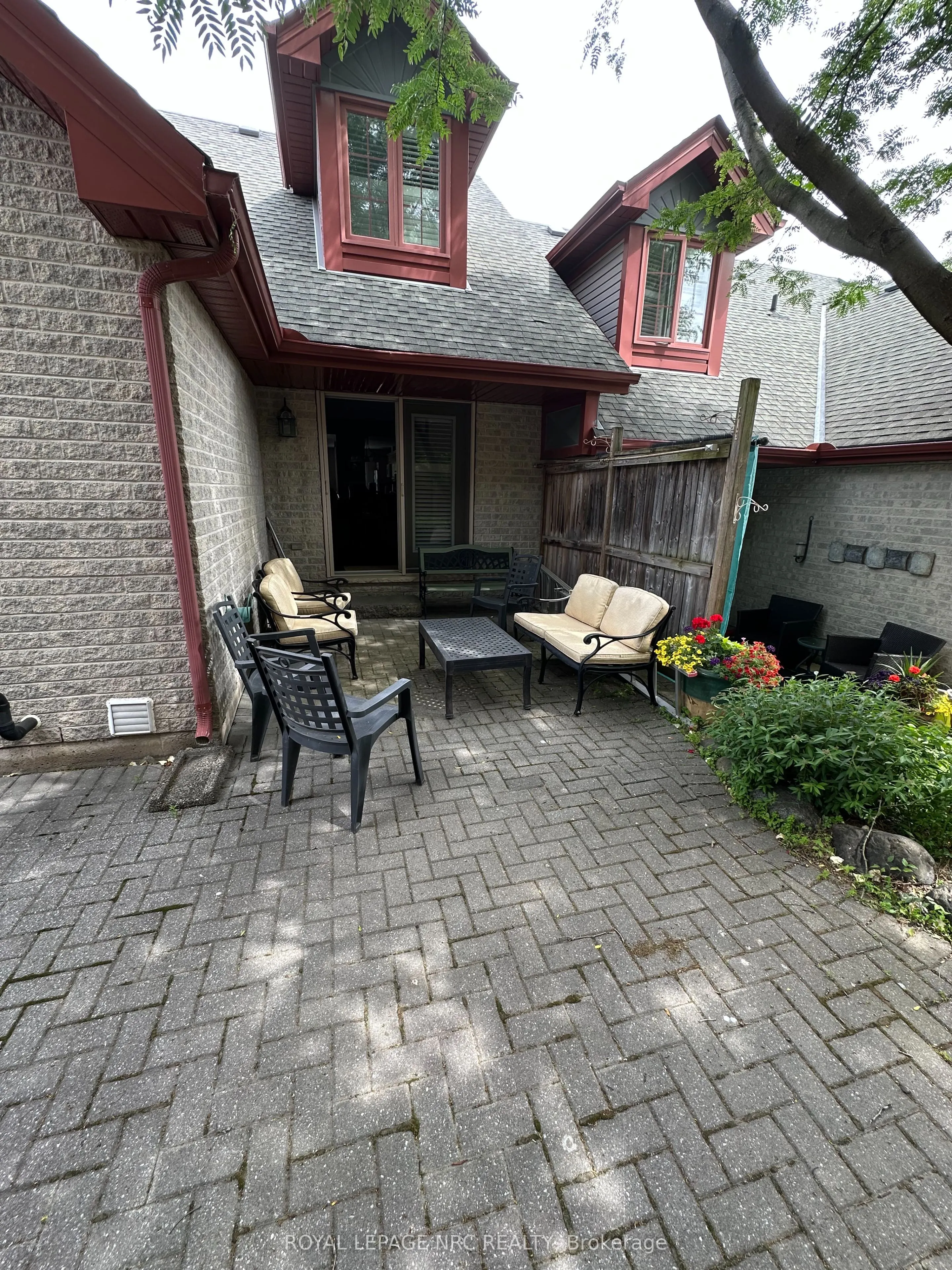 10 PINE Street N, #2