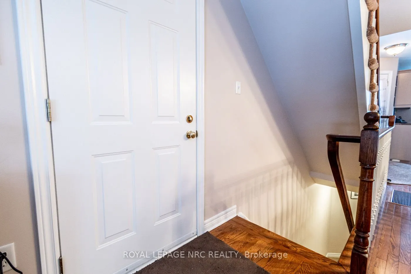 10 PINE Street N, #2