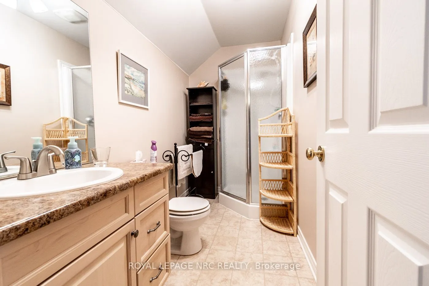 10 PINE Street N, #2