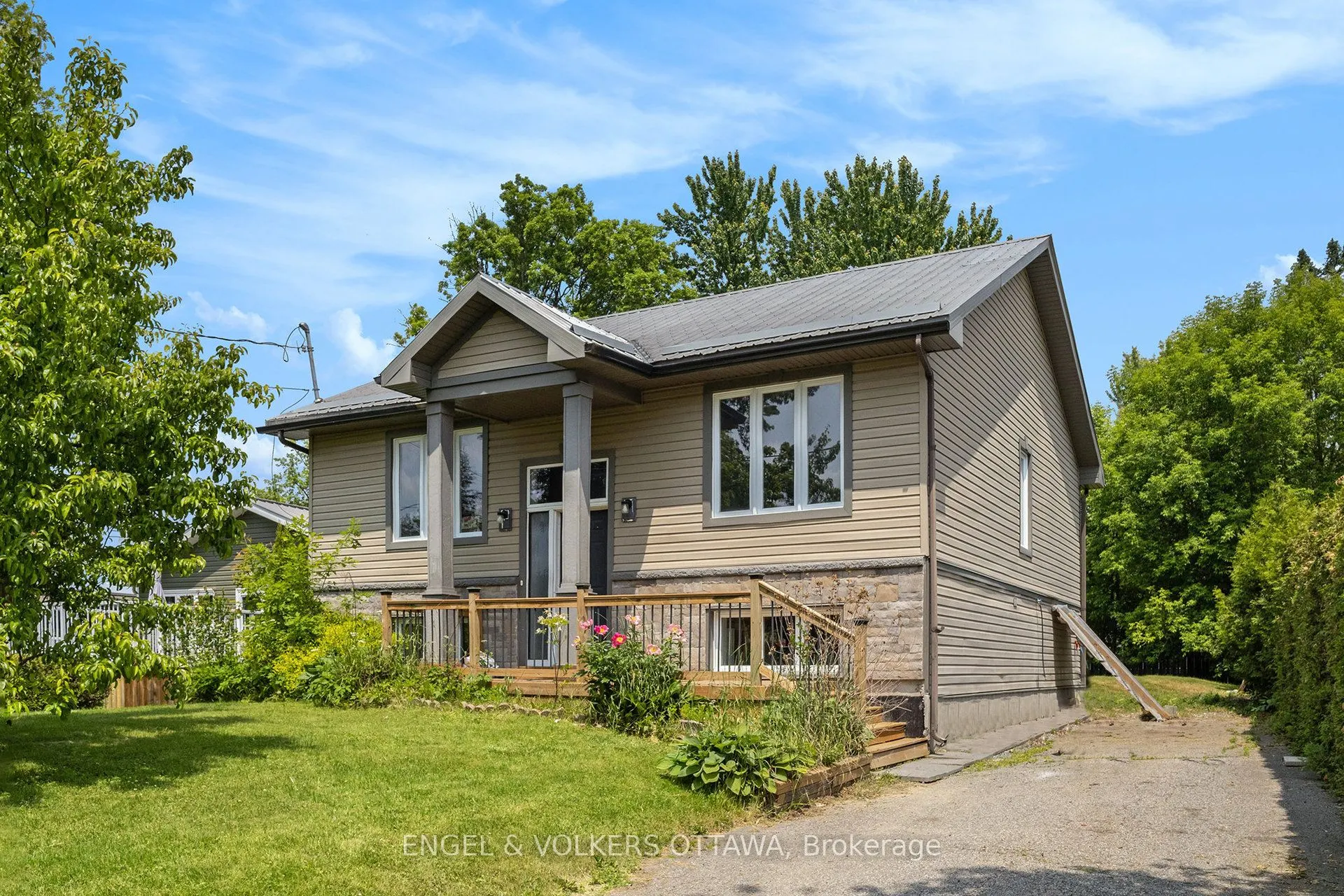 1095 Morin Road