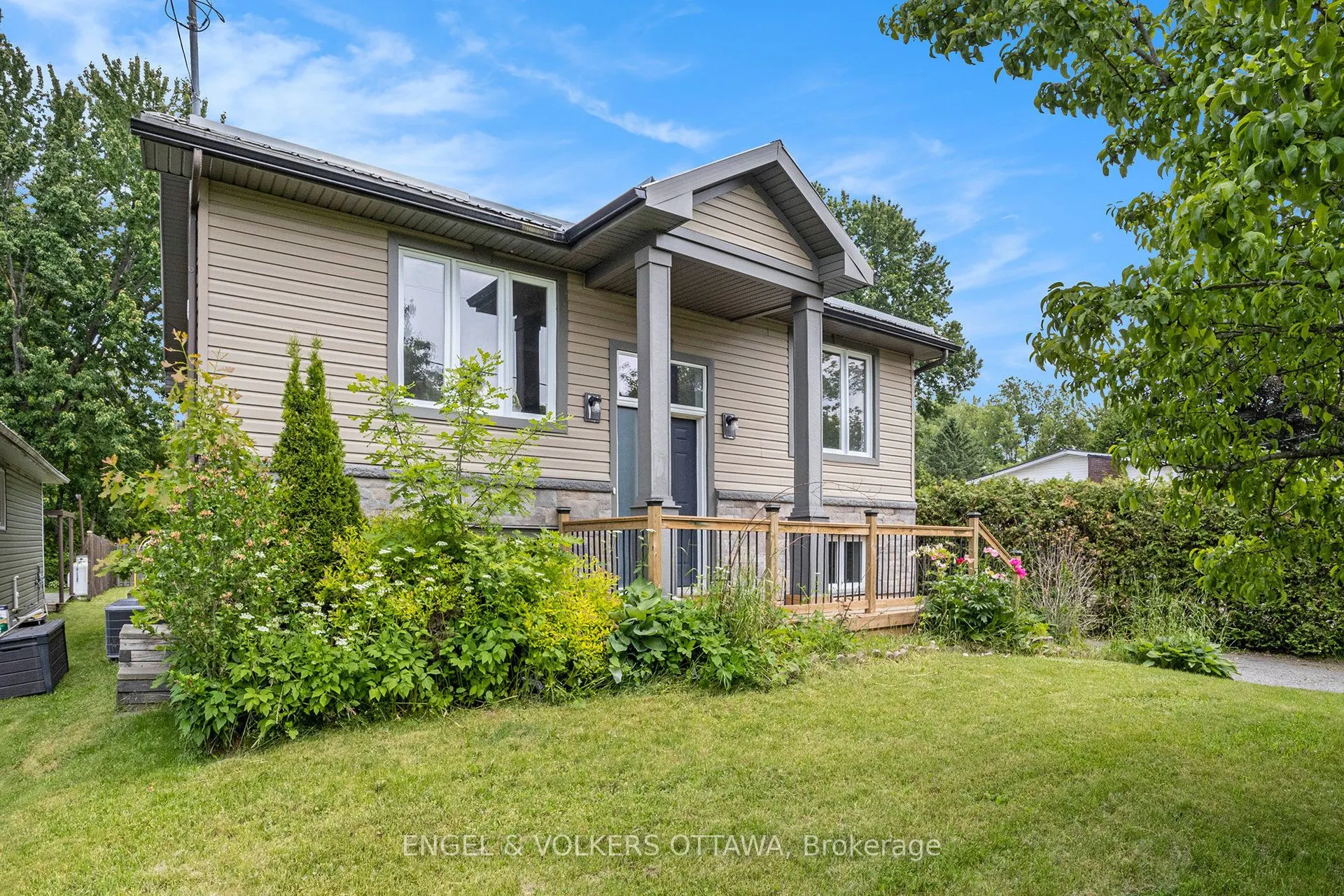1095 Morin Road
