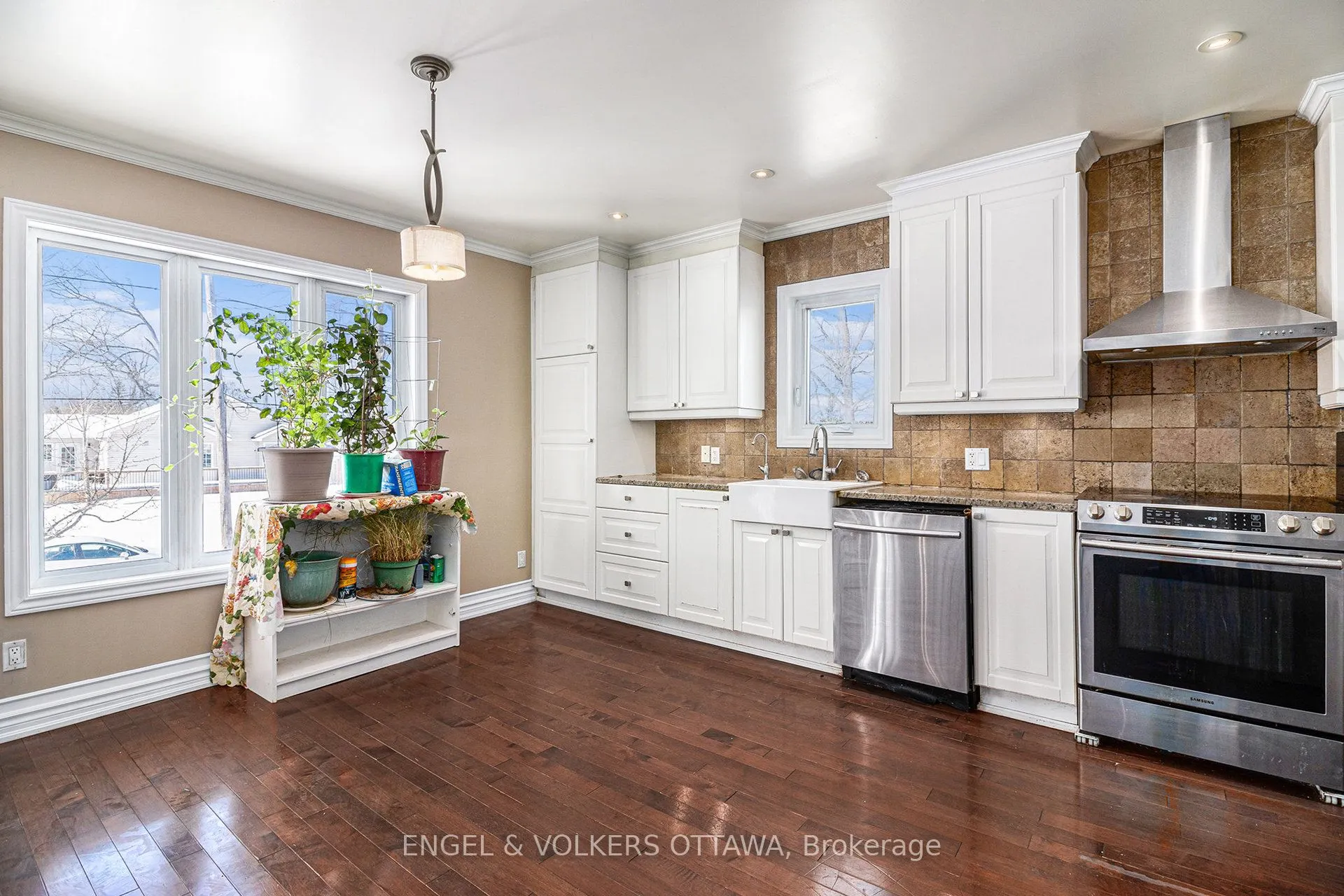 1095 Morin Road