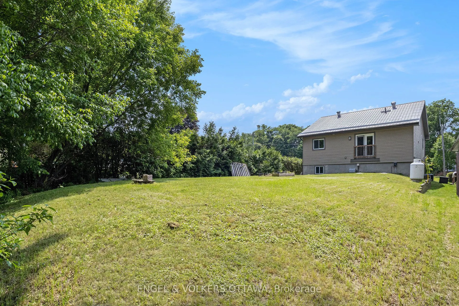 1095 Morin Road