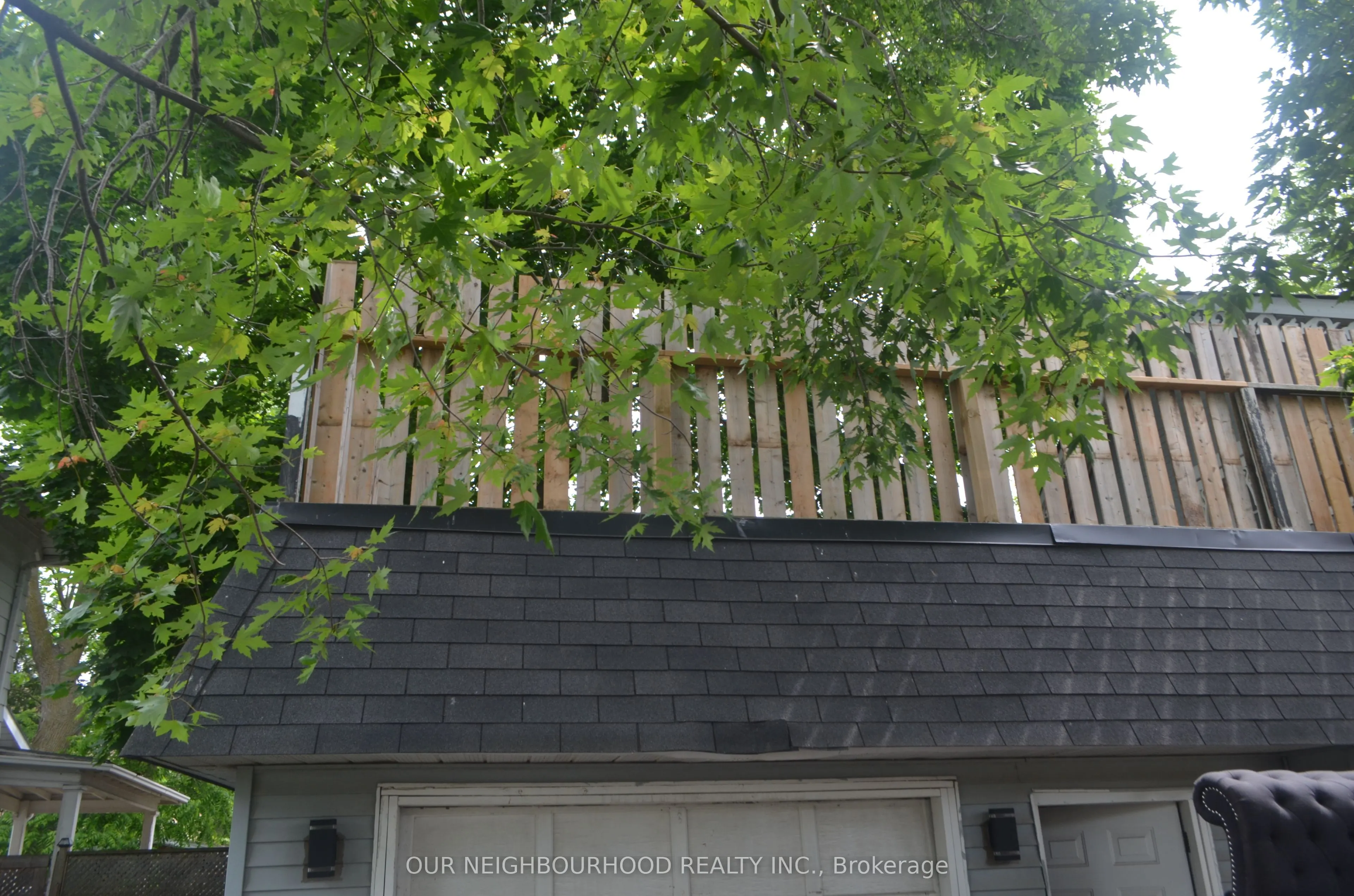 162 Dundas Street E