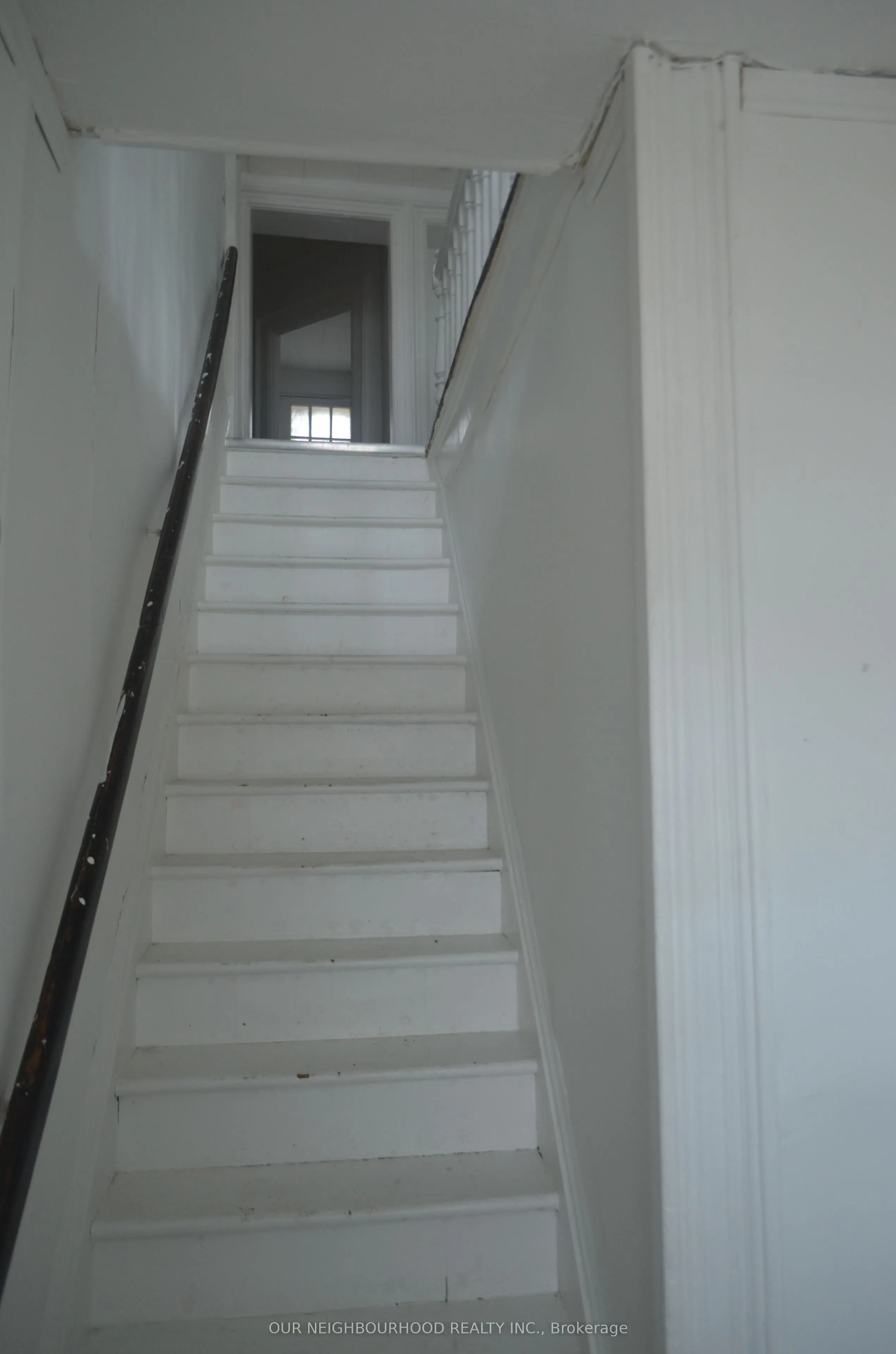 162 Dundas Street E