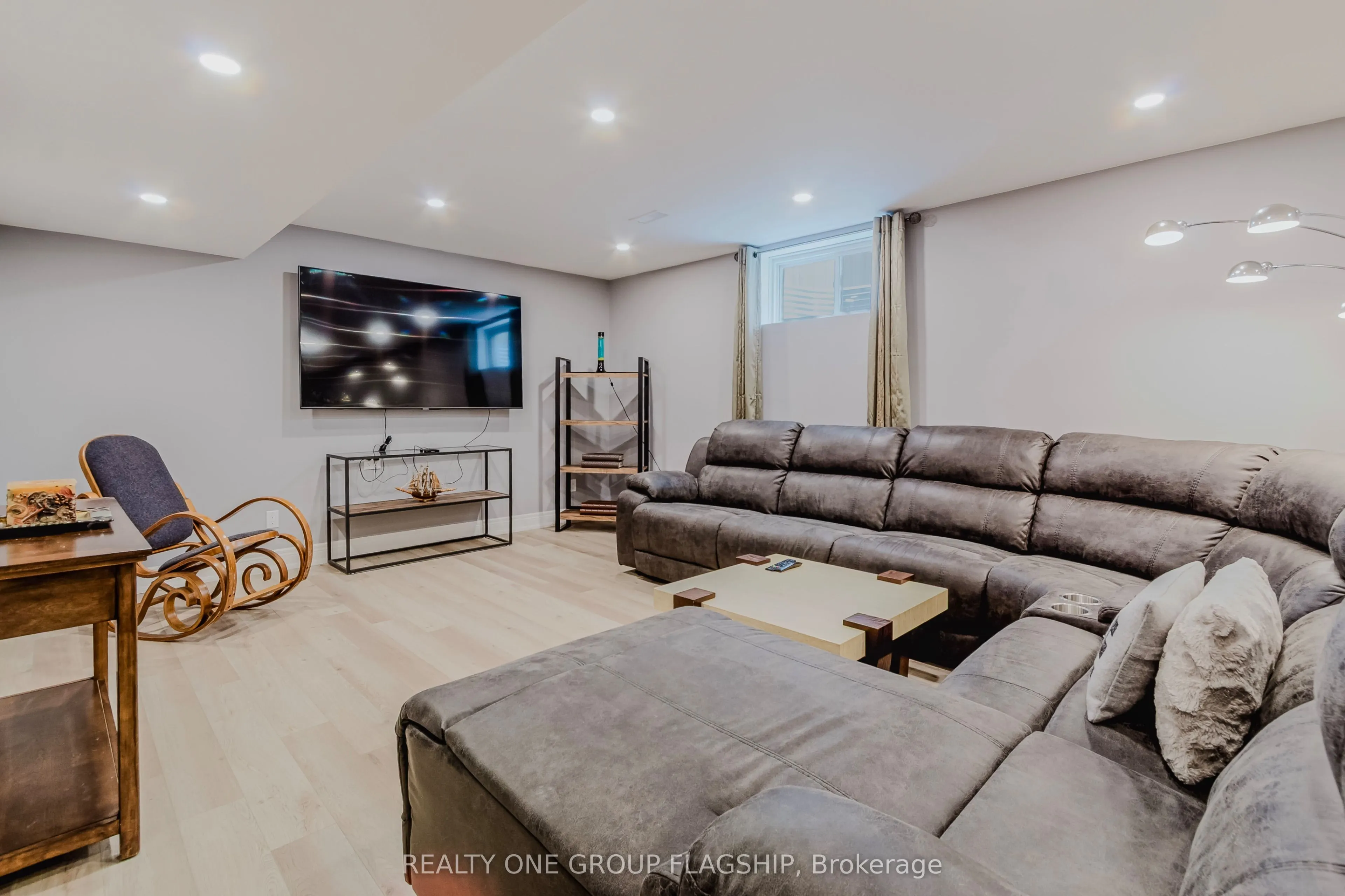 12 Lafayette Street E