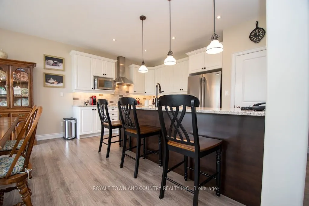10 Silverbrook Avenue