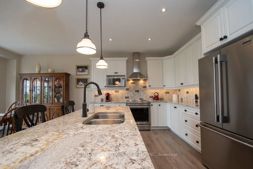 10 Silverbrook Avenue