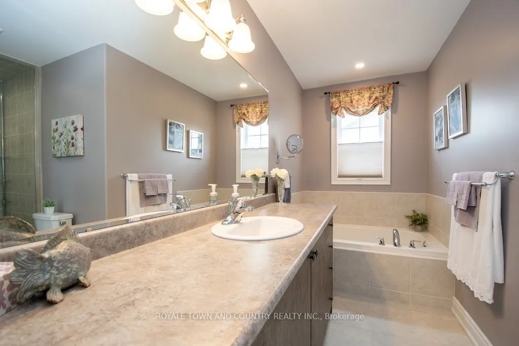10 Silverbrook Avenue