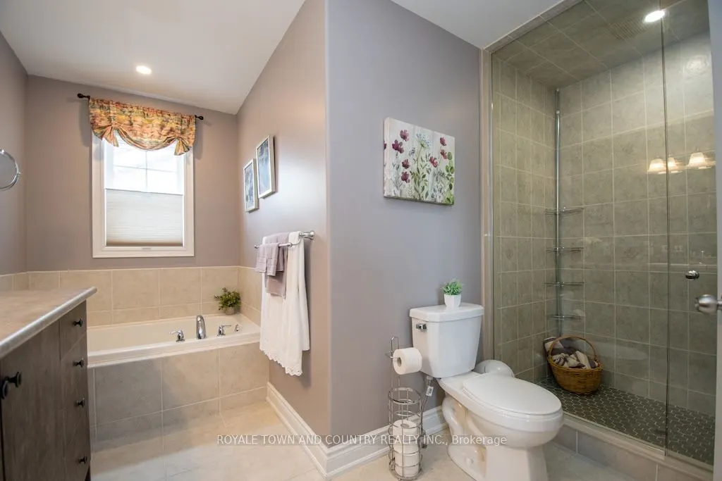 10 Silverbrook Avenue